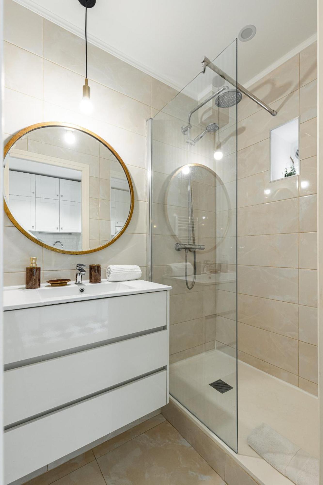 Lovely 1 Bdr Port Area Nice