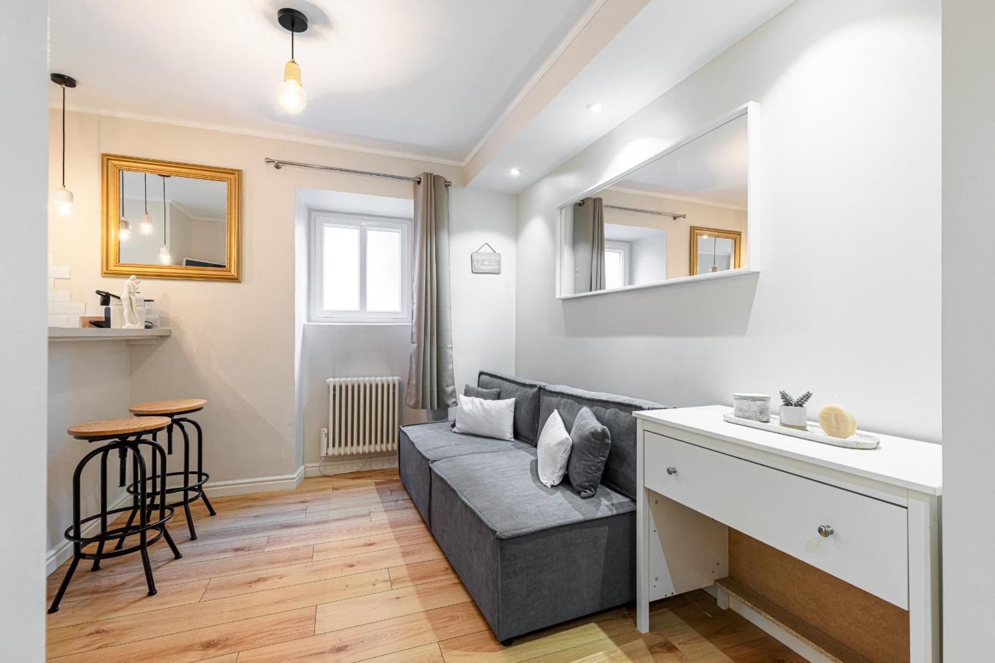 Lovely 1 Bdr Port Area Nice