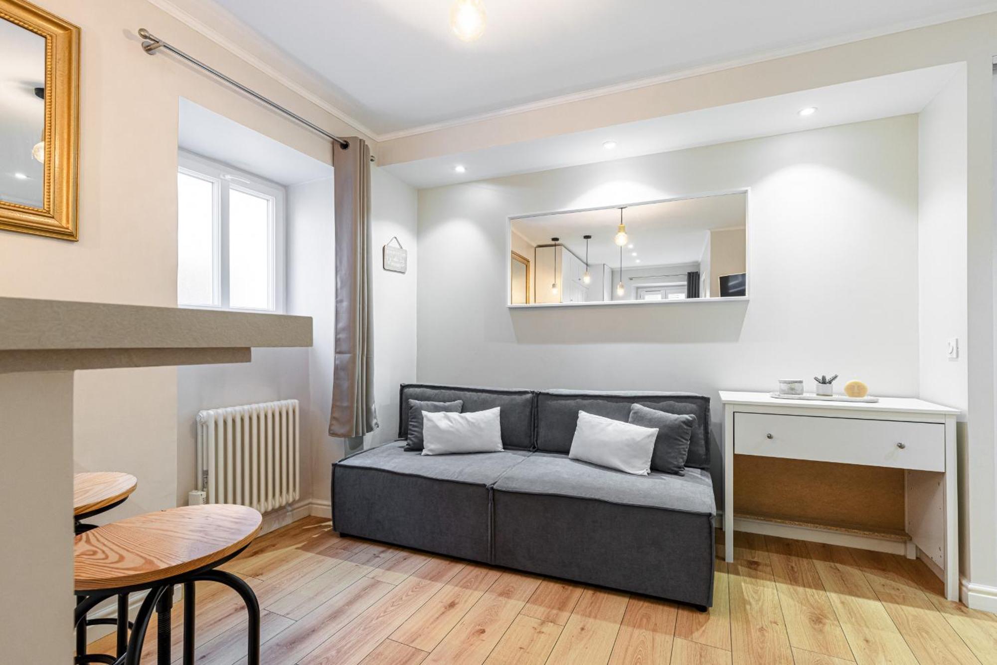 Lovely 1 Bdr Port Area Nice