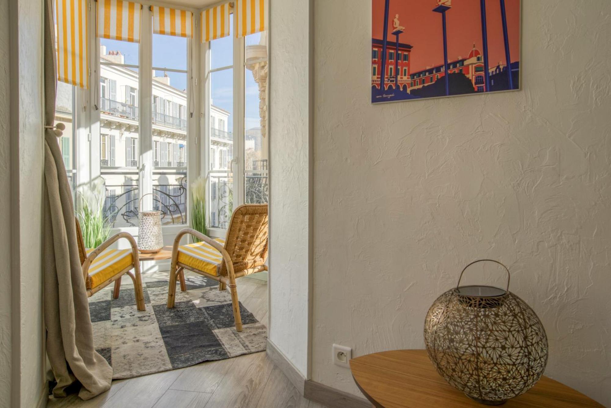 Sublime, Modern, Balconies, A/c, Refurbished Appartement Nice