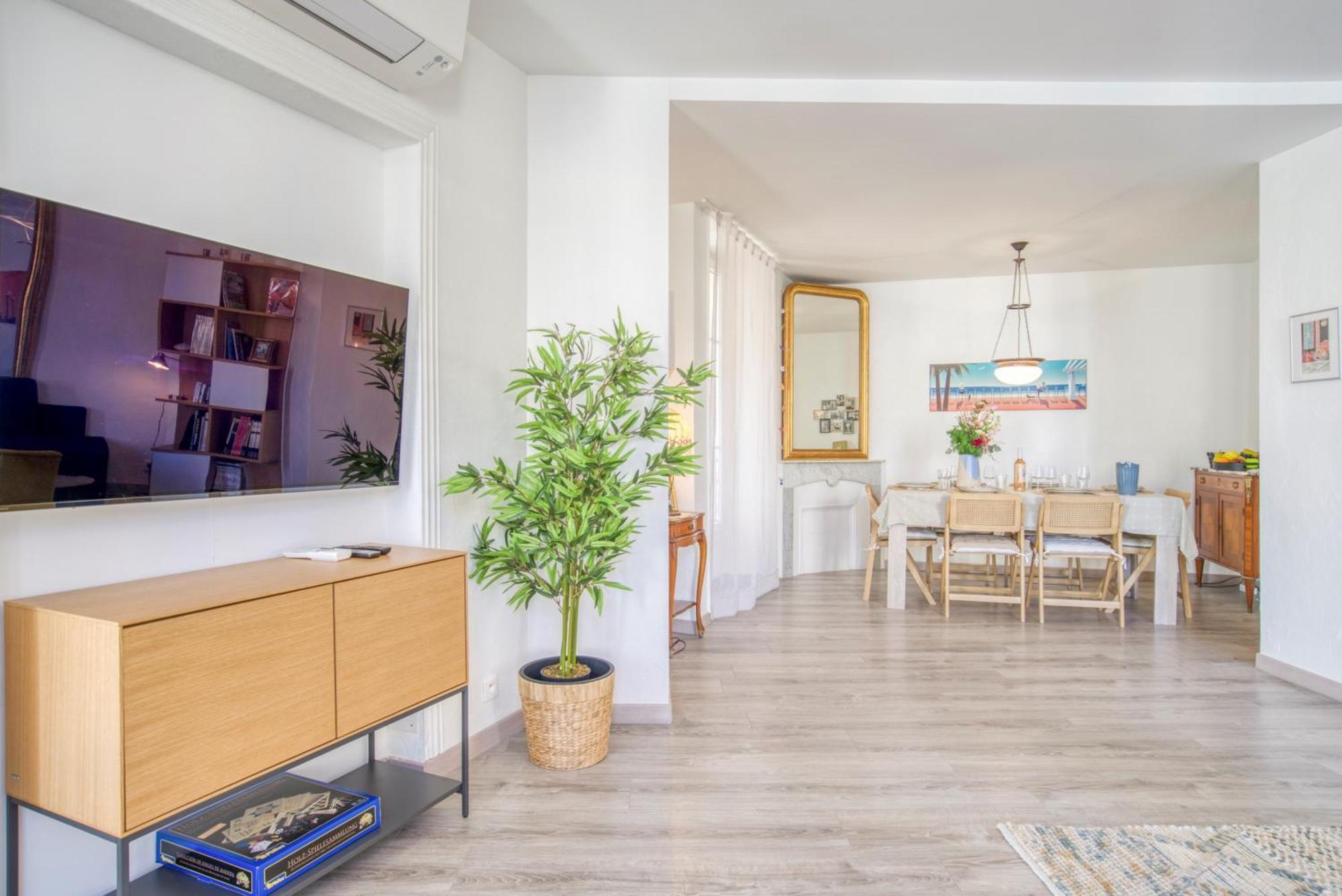 Sublime, Modern, Balconies, A/c, Refurbished Appartement