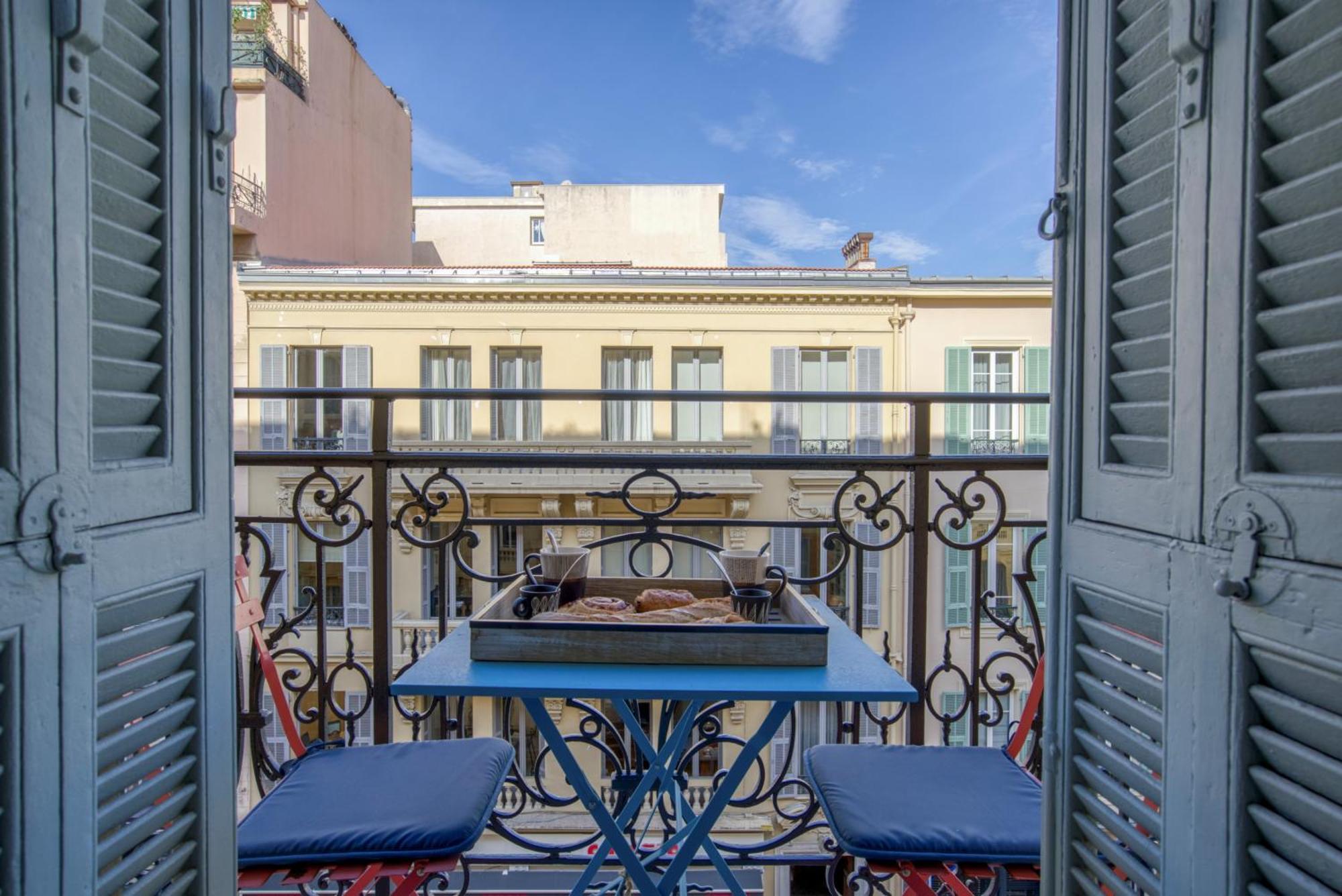 Sublime, Modern, Balconies, A/c, Refurbished Appartement