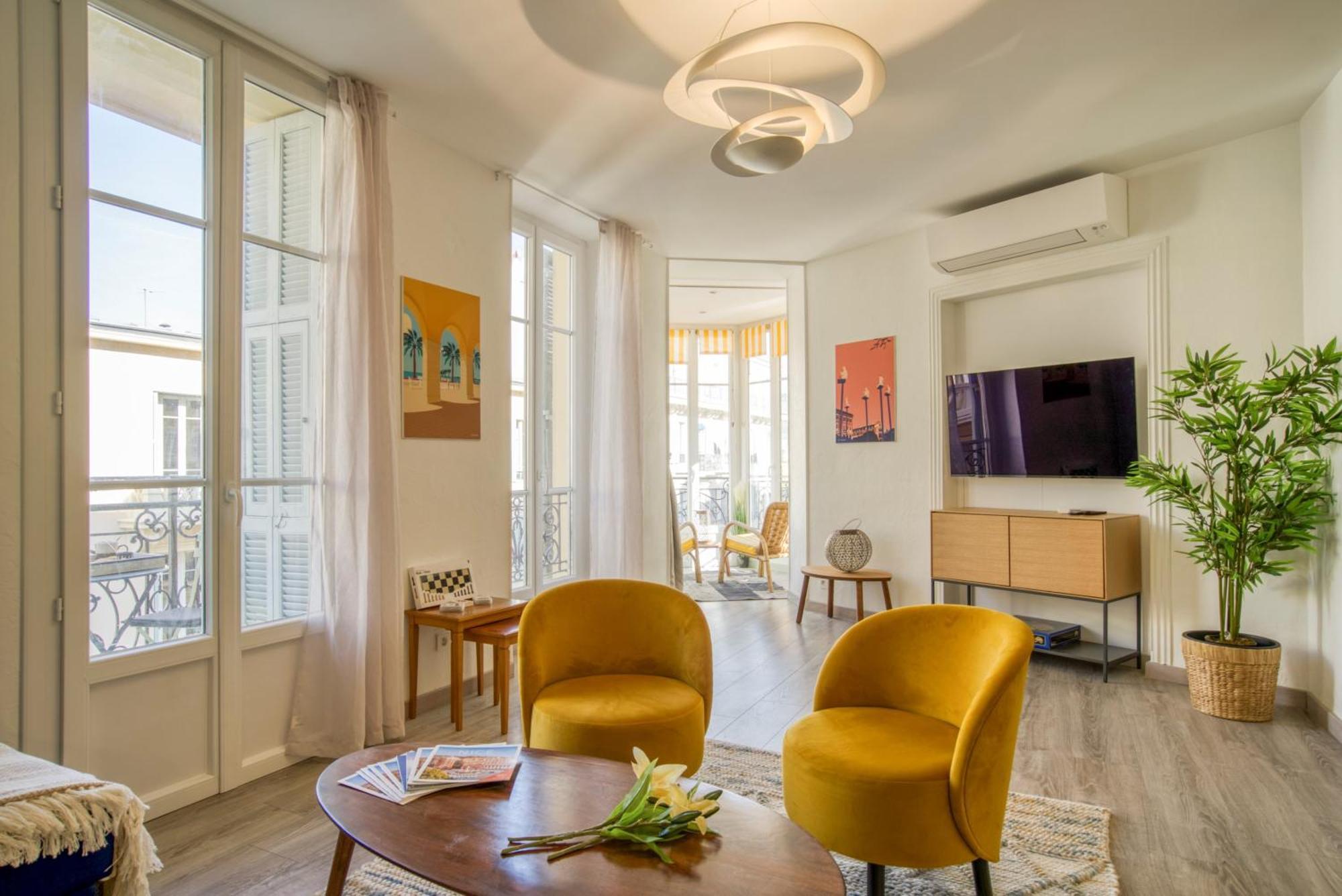 Sublime, Modern, Balconies, A/c, Refurbished Appartement Nice