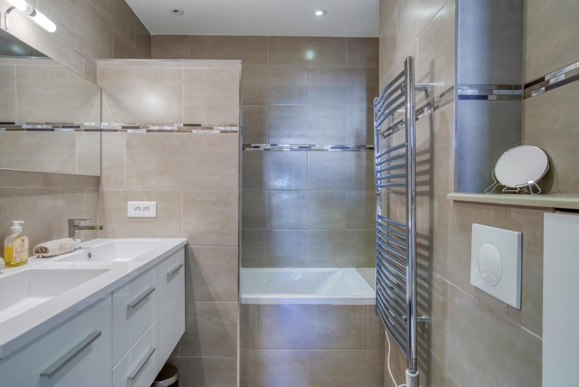Sublime, Modern, Balconies, A/c, Refurbished Appartement *