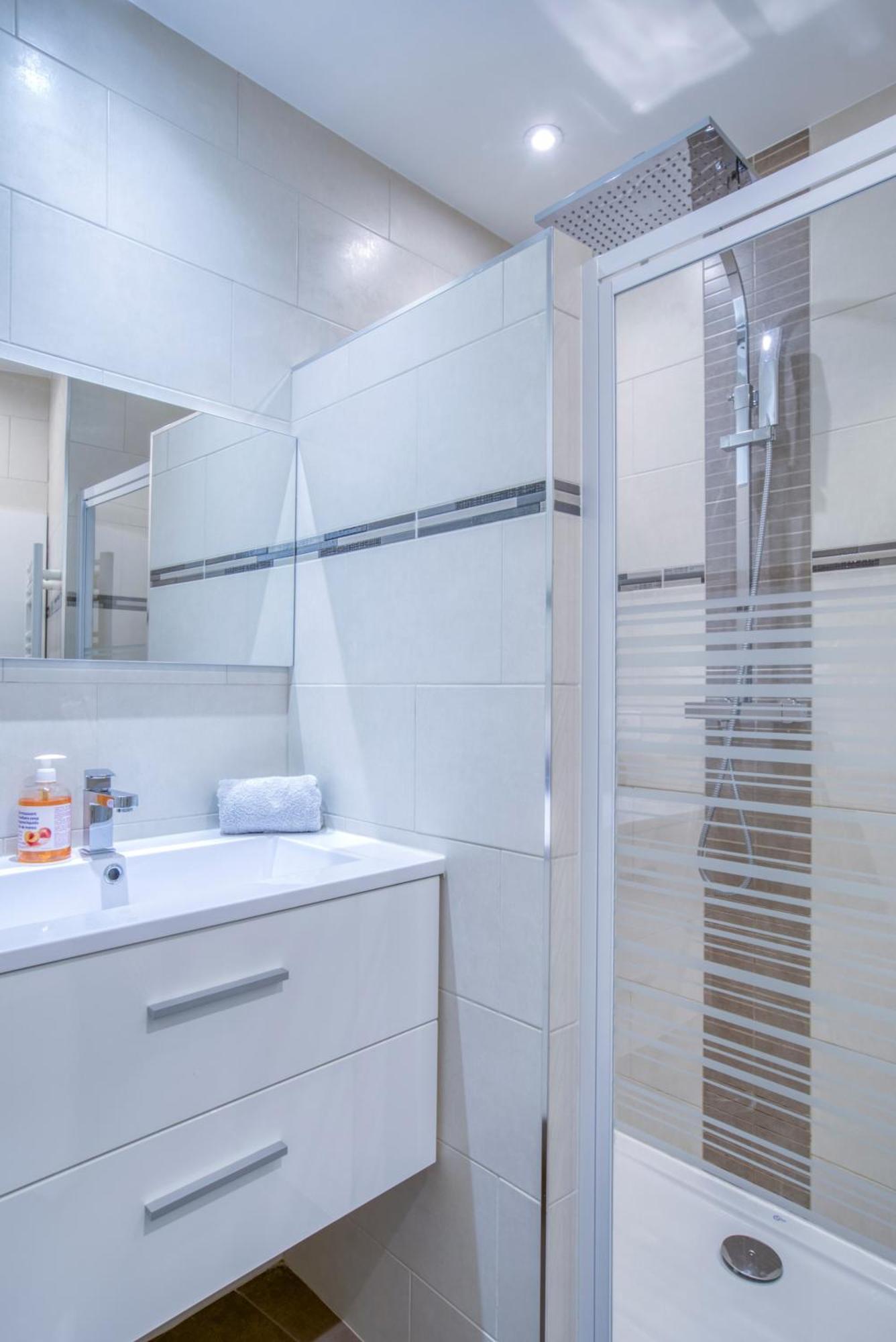 Sublime, Modern, Balconies, A/c, Refurbished Appartement