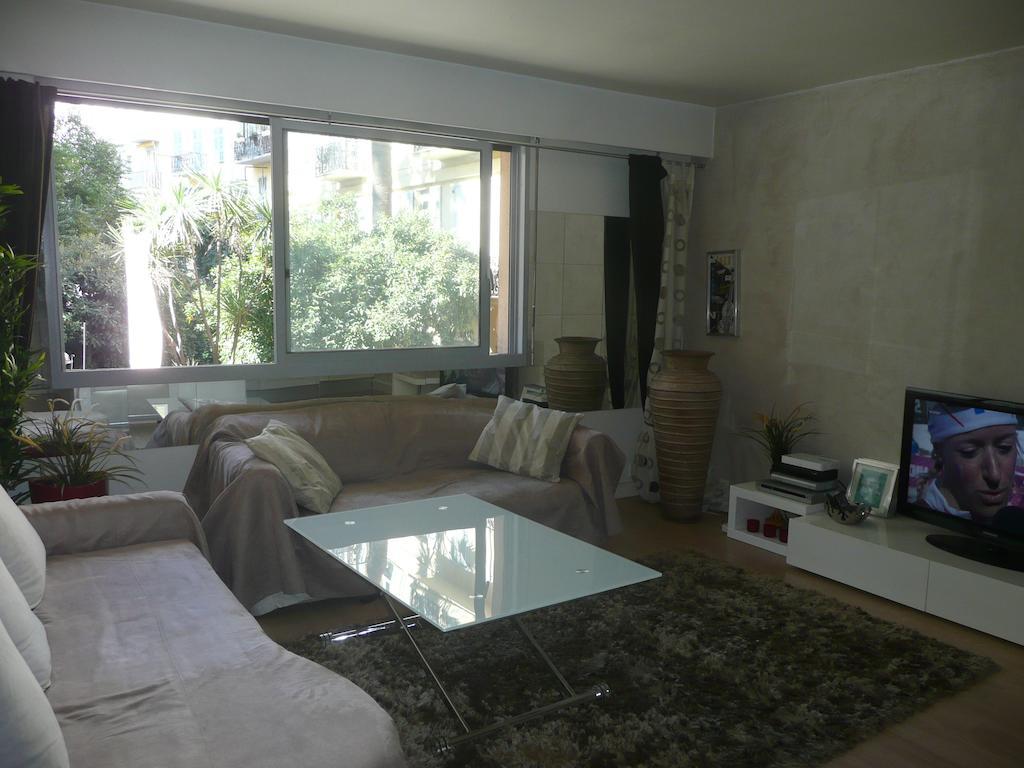 Standing A 50m De La Mer *