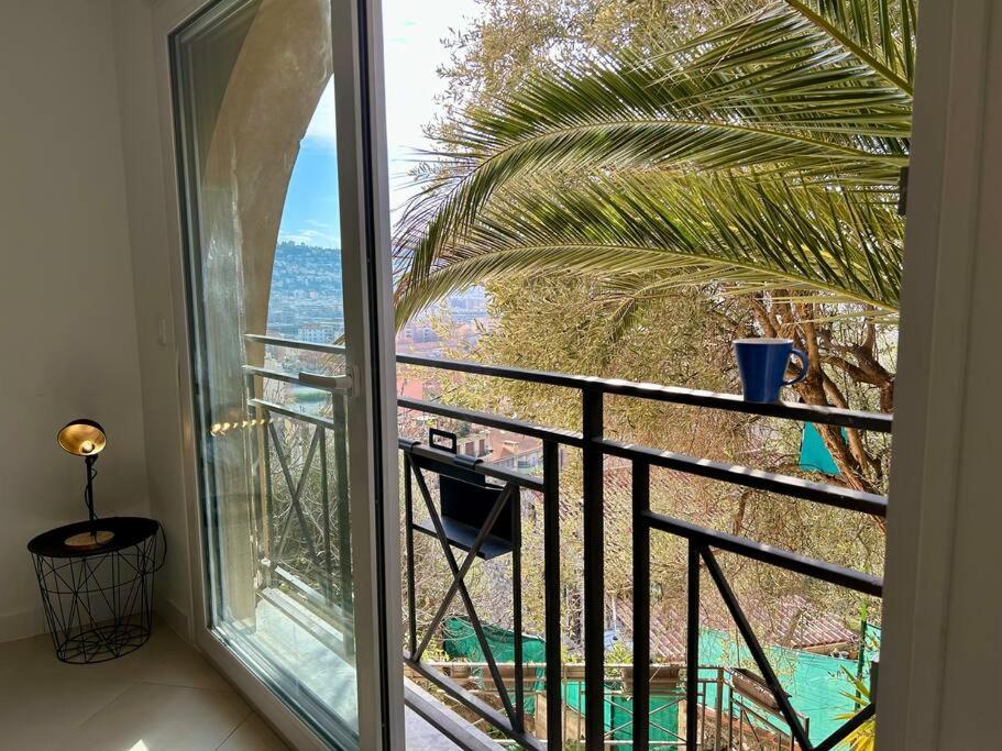 Au Calme/patio Apartment