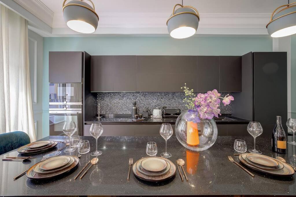 Luxury In Center Of Apartment Nice