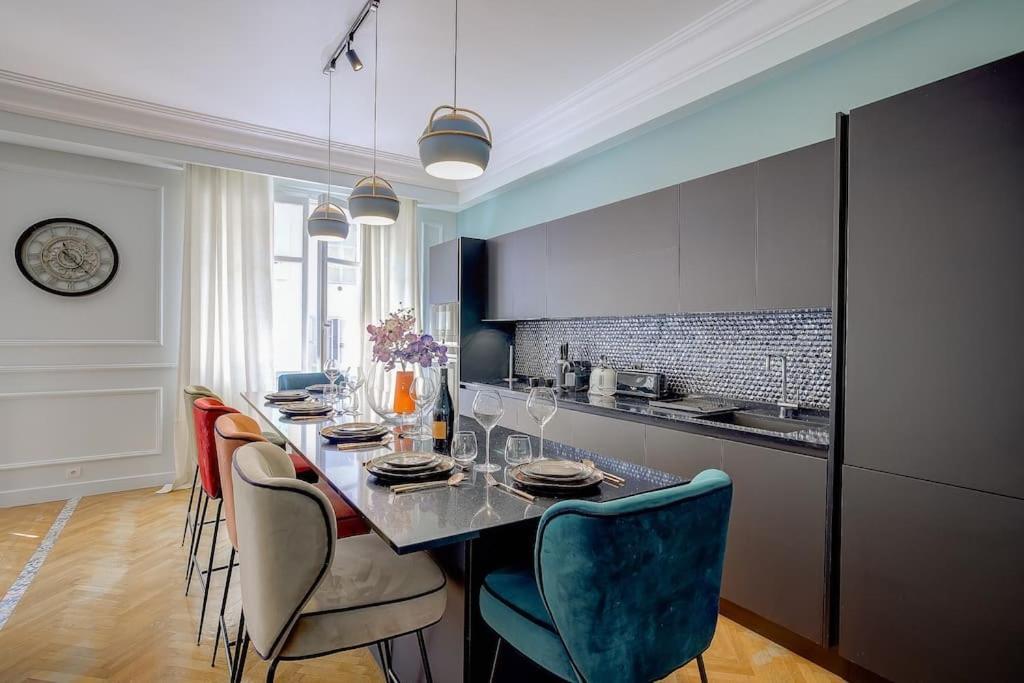 Luxury In Center Of Nice