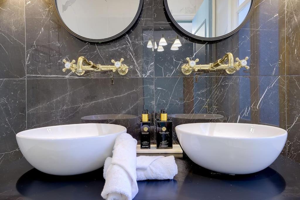 Luxury In Center Of *