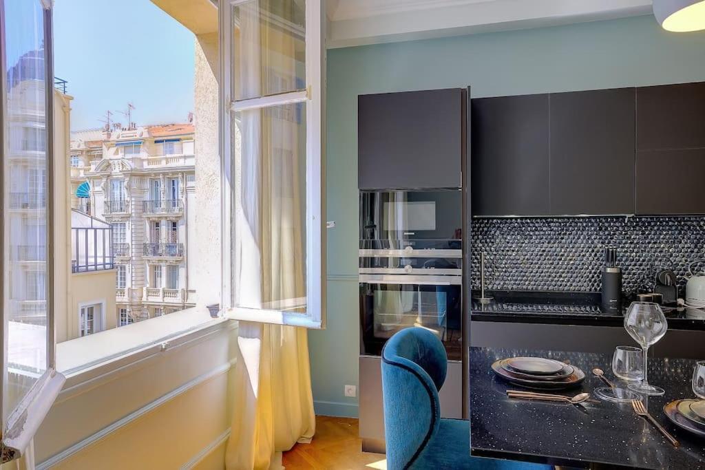 Luxury In Center Of Nice