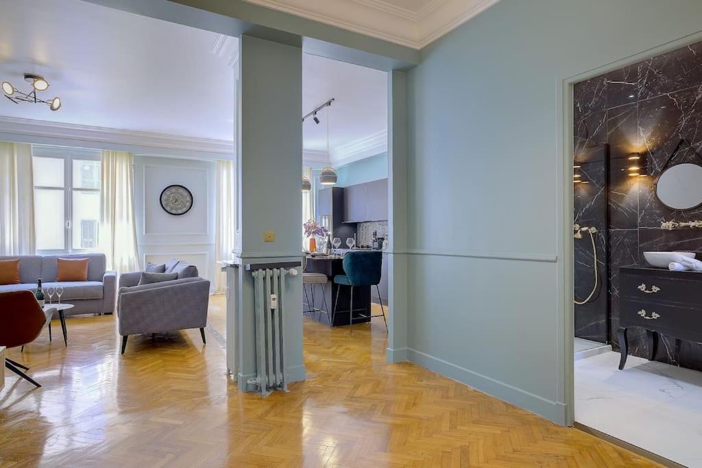 Luxury In Center Of Nice
