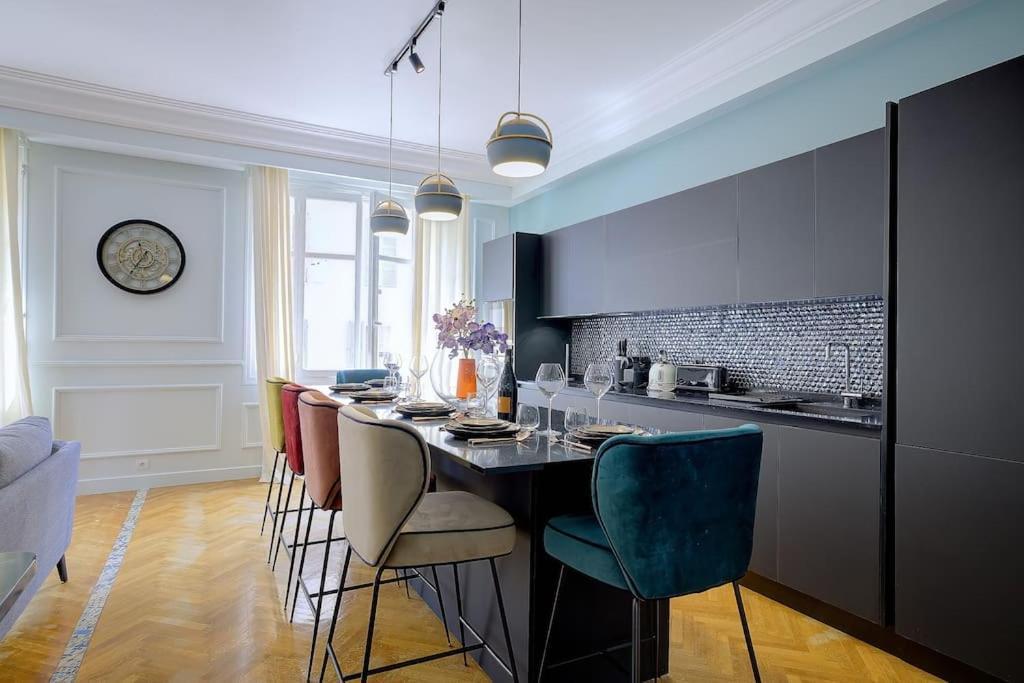 Luxury In Center Of *