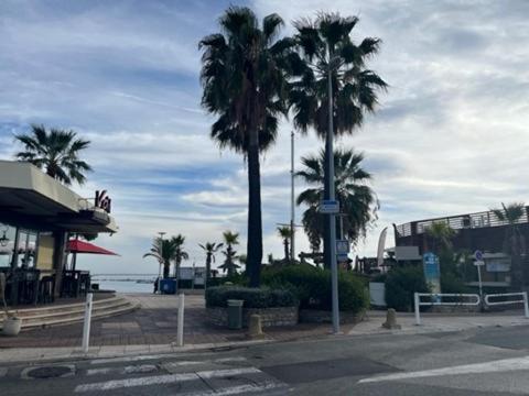 En Bord De Avec Piscine - Jusqu'a 6 Personnes Nice