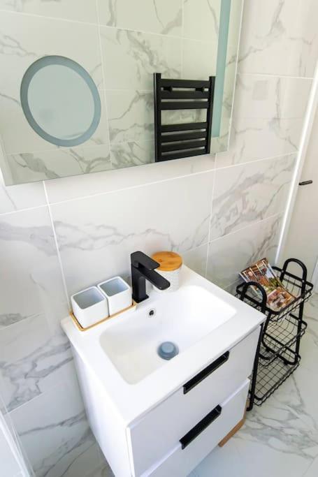 Elegant T2 Renove 4 Pers, Centre Nice, Climatise Apartment *