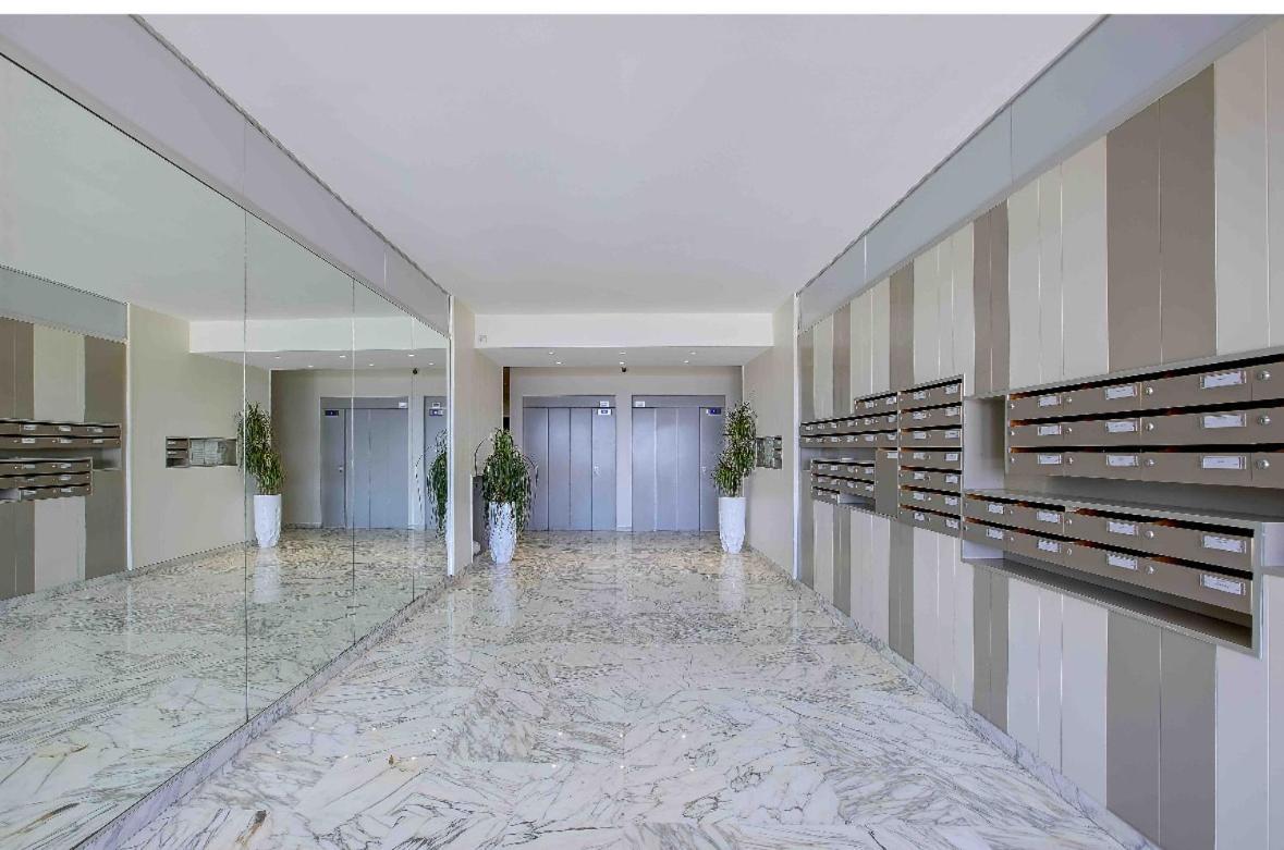 Flat Design With Sea View Promenade Des Apartment Nice