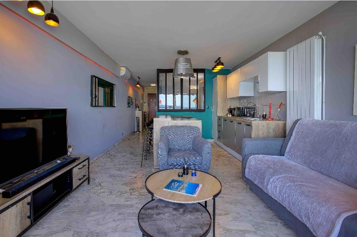 Flat Design With Sea View Promenade Des Apartment