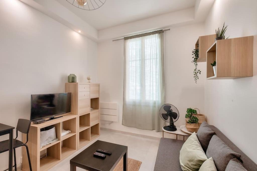 Superbe Studio A 2 Min A Pied Du Port Nice