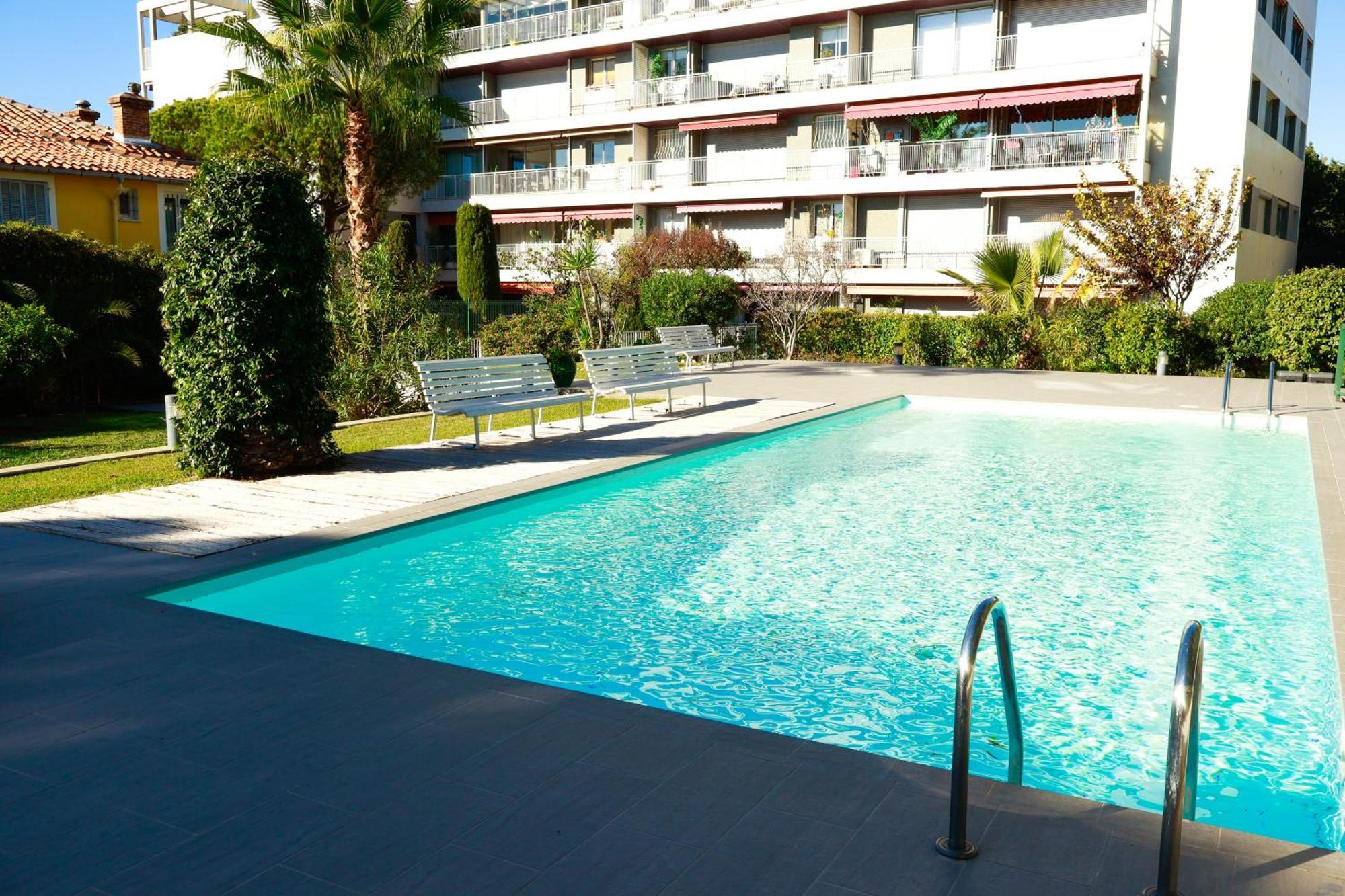 Studio- Mont Boron, Piscine Sur La *