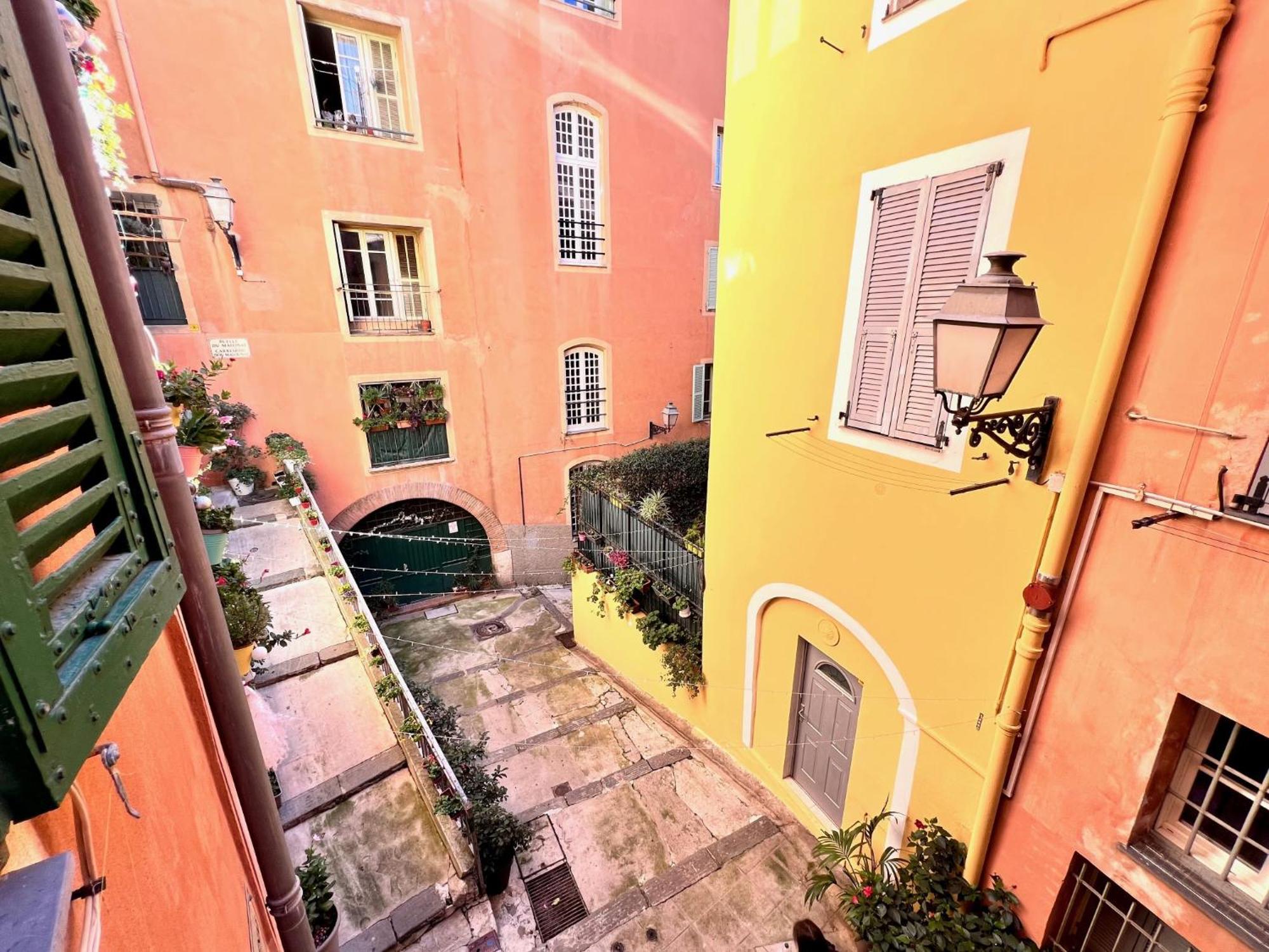 Riviera: Charming 4-room Beachside In Old Town Apartment *