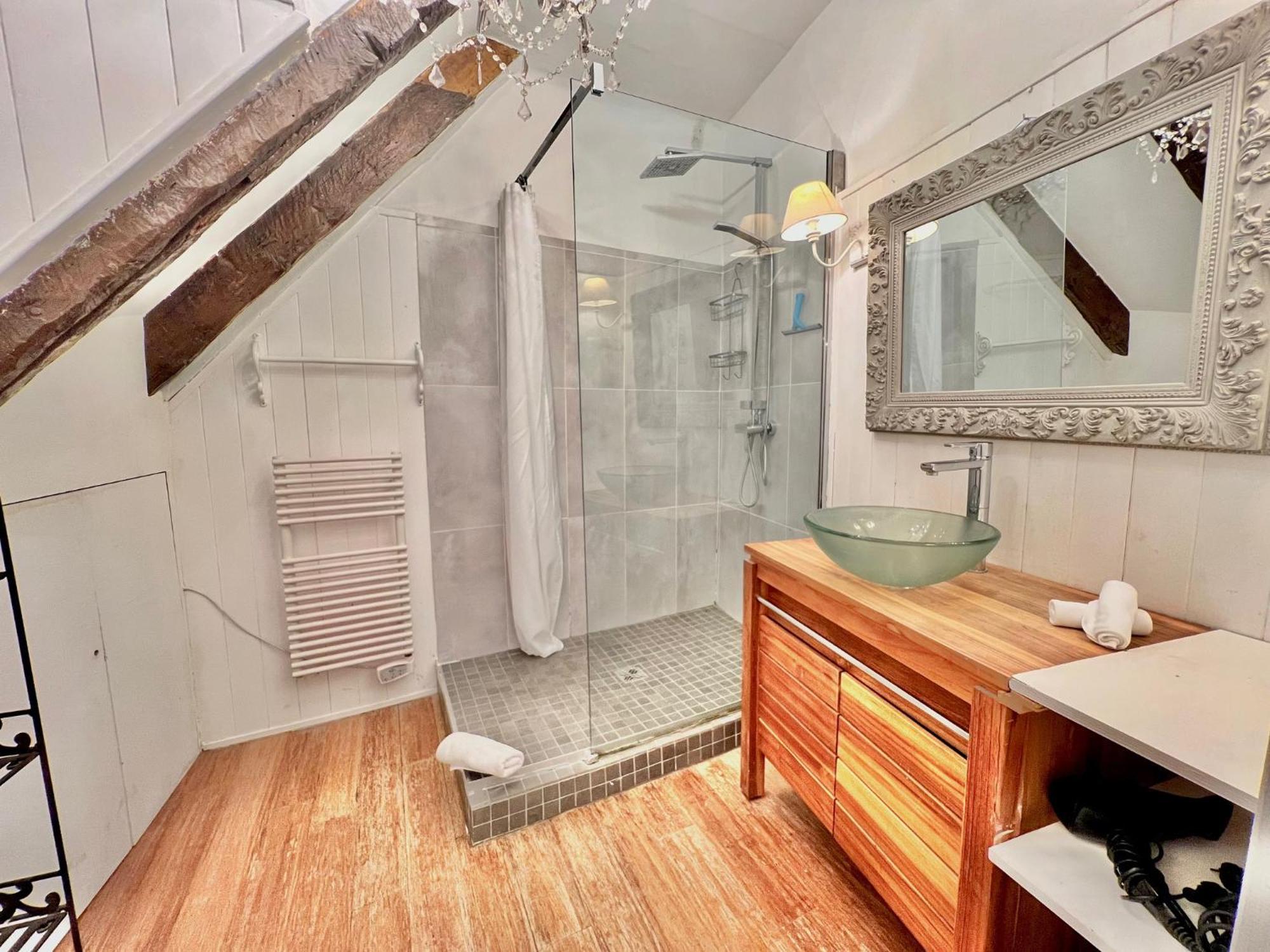 Apartment Riviera: Charming 4-room Beachside In Old Town Nice