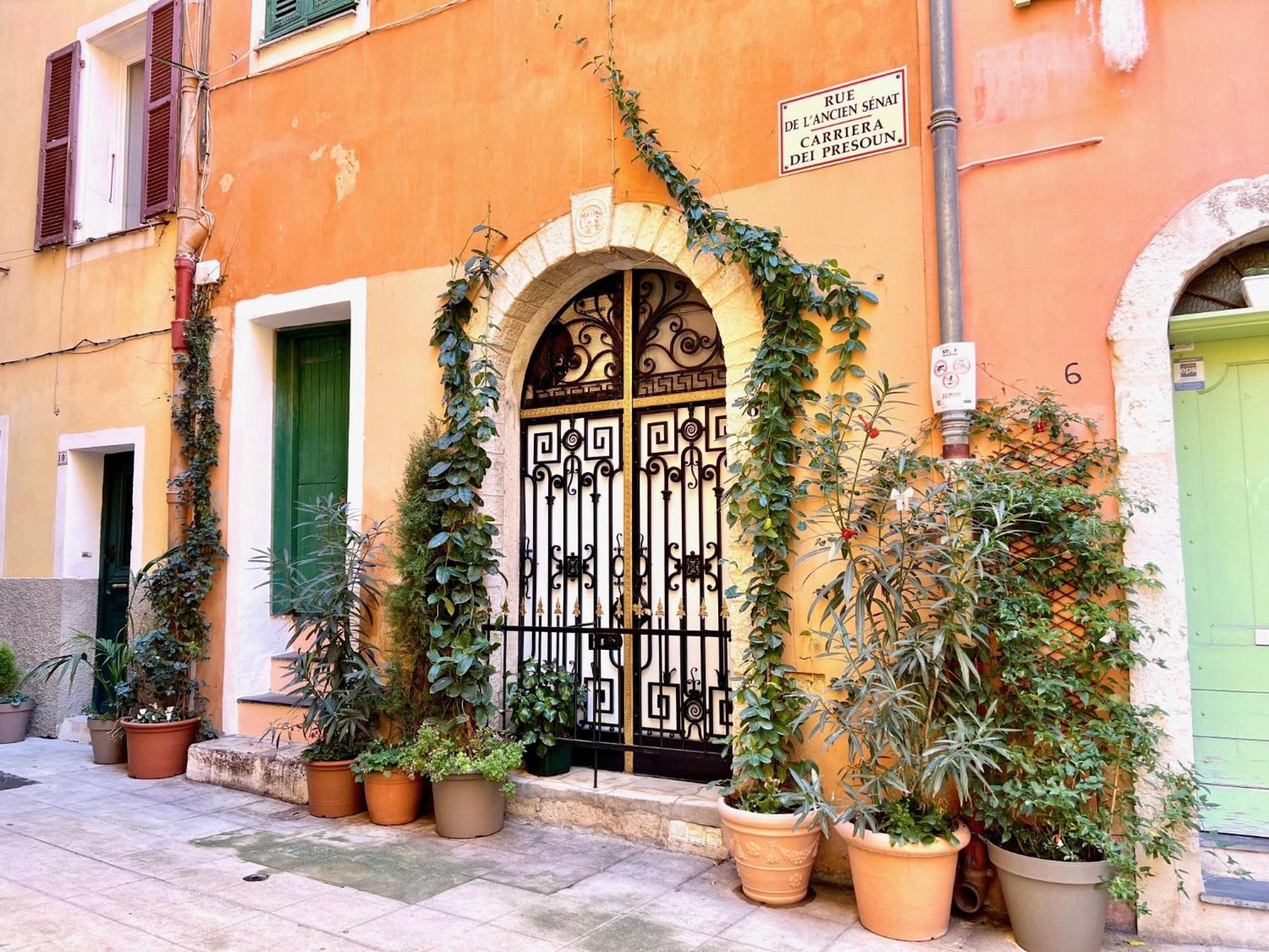 Riviera: Charming 4-room Beachside In Old Town *