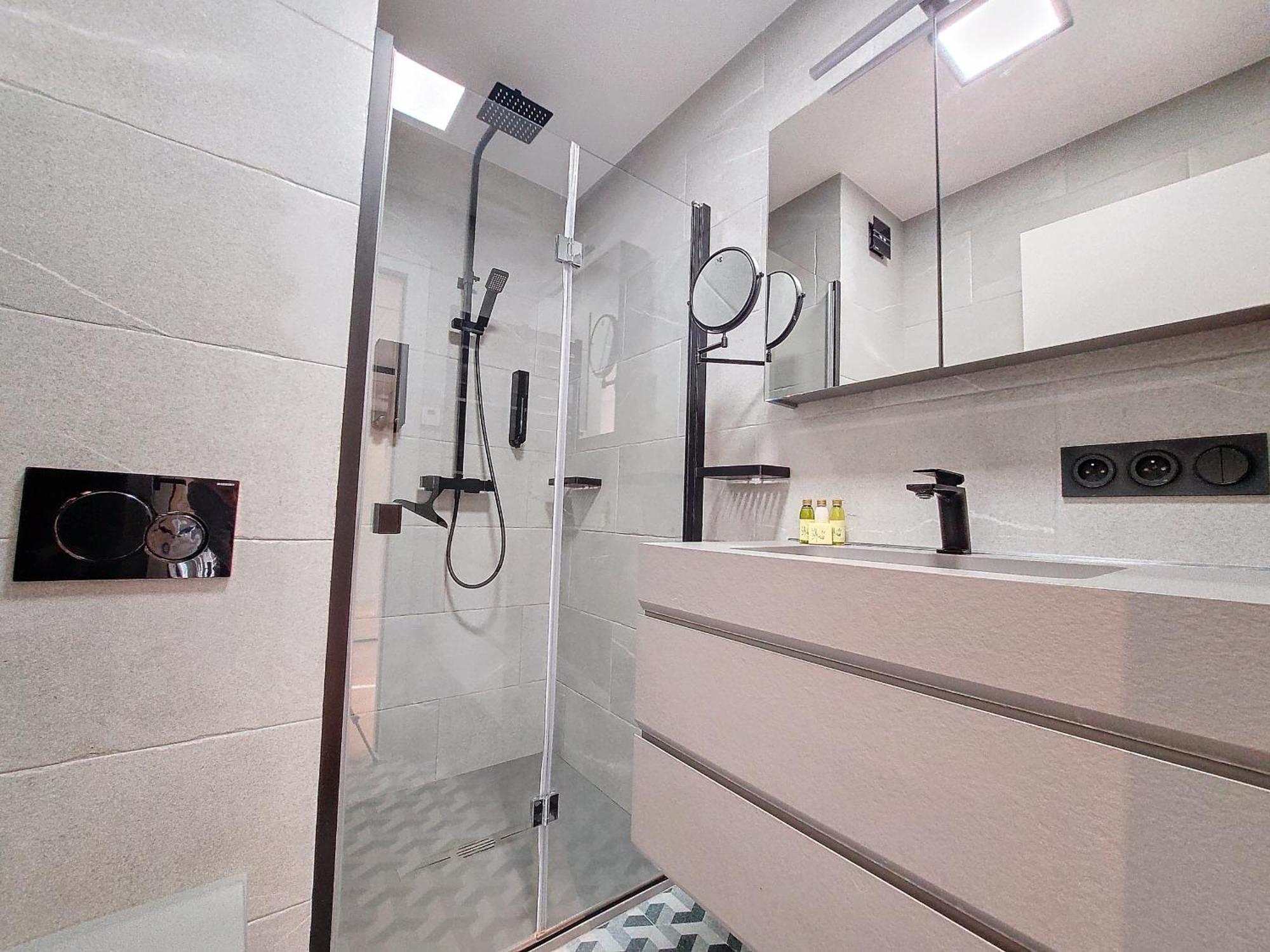 Nestor&jeeves -perle Doree - Terrace - Design Apartment Nice