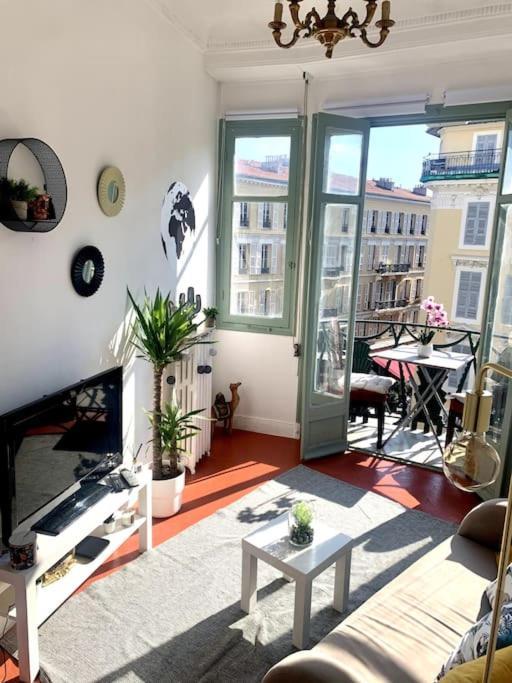 Magenta - T2 Au Coeur Du Carre D'or De