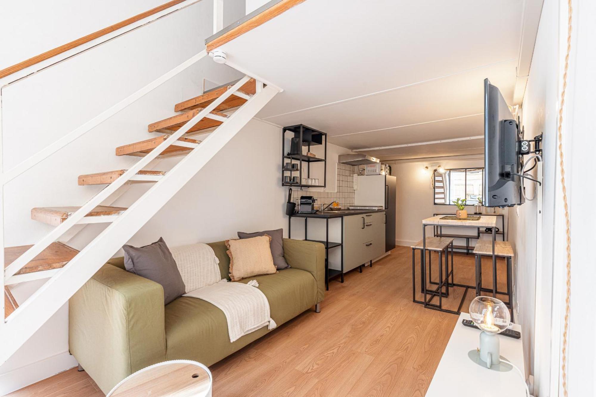 Lively District - Duplex Old Town Apartment *