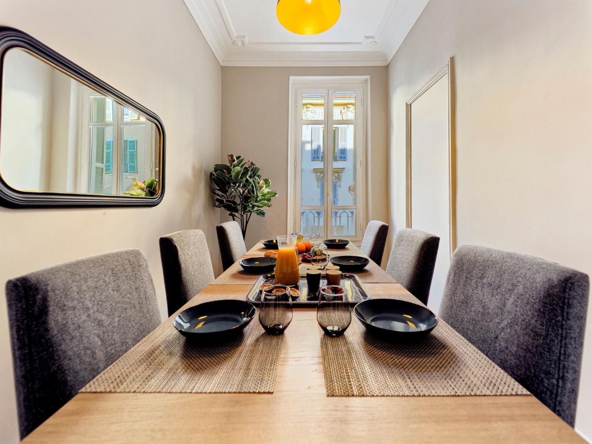 Luxury Homeplace In Center * Nice