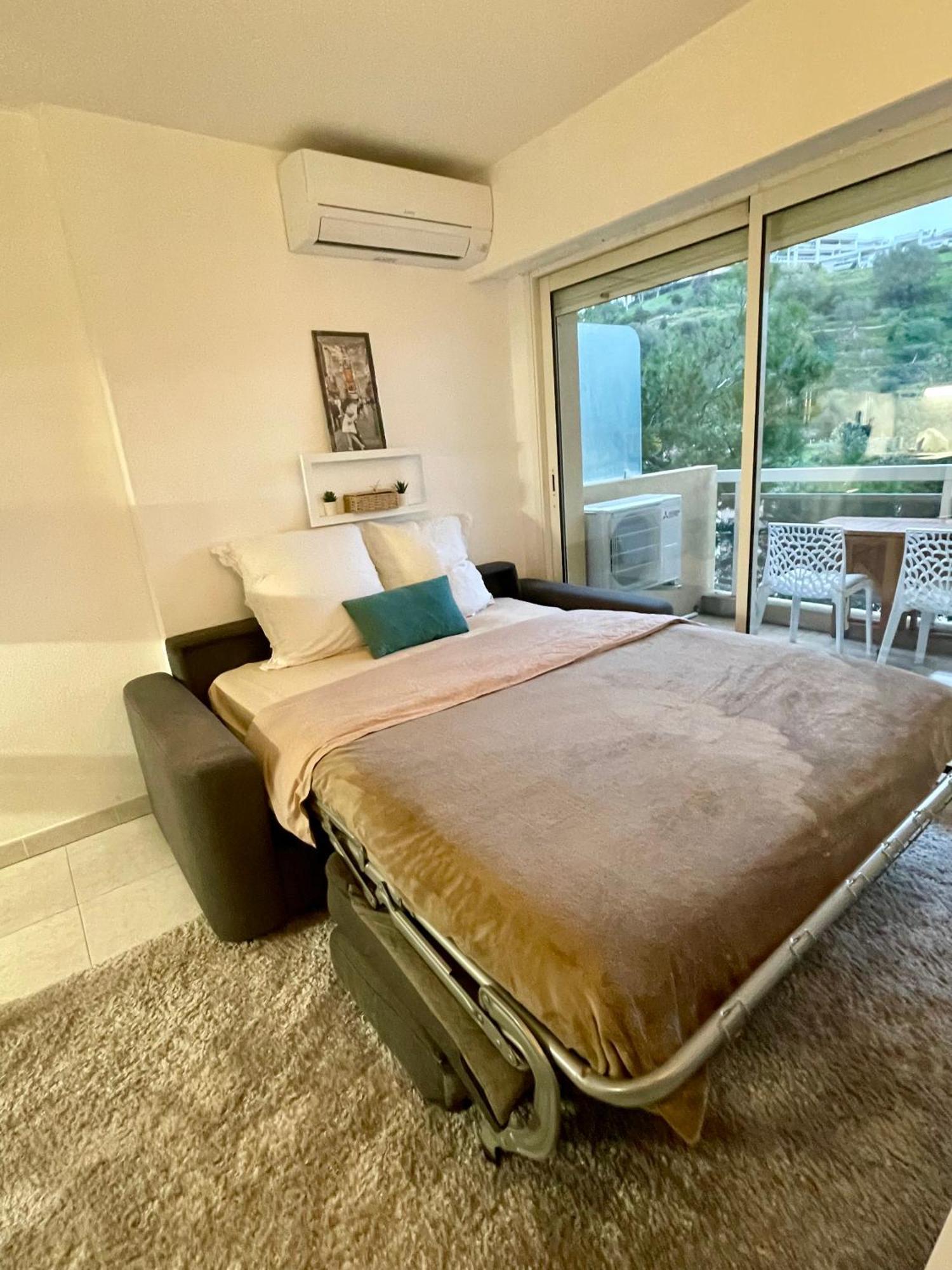 Hollydays, St Antoine