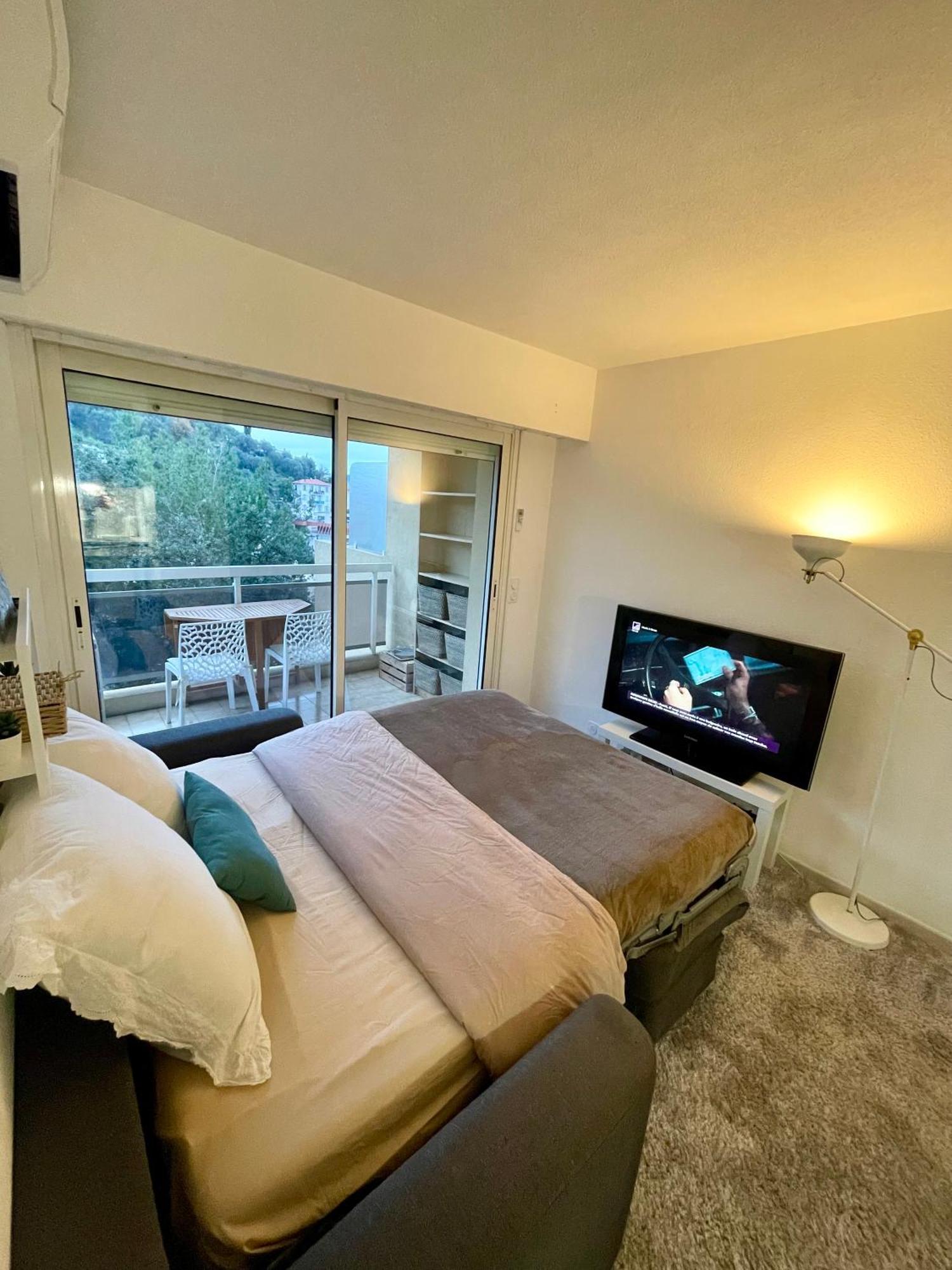 Hollydays, St Antoine *