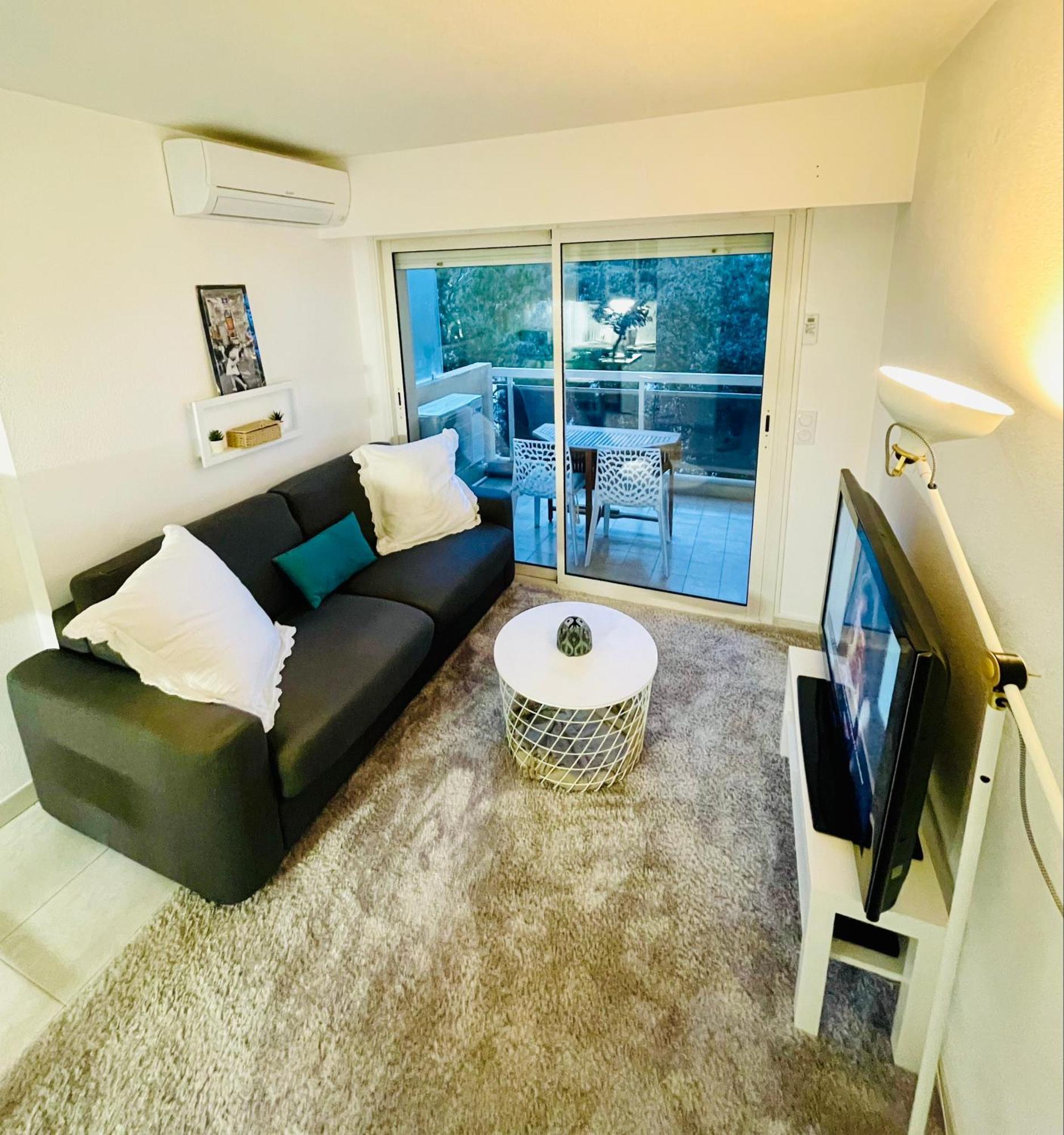 Hollydays, St Antoine Apartment Nice