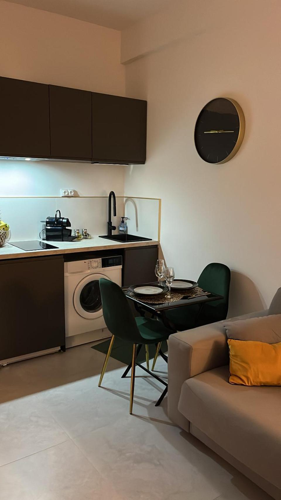 Centre Sur Avenue Jean Medecin A 8 Minutes De Marche Apartment Nice