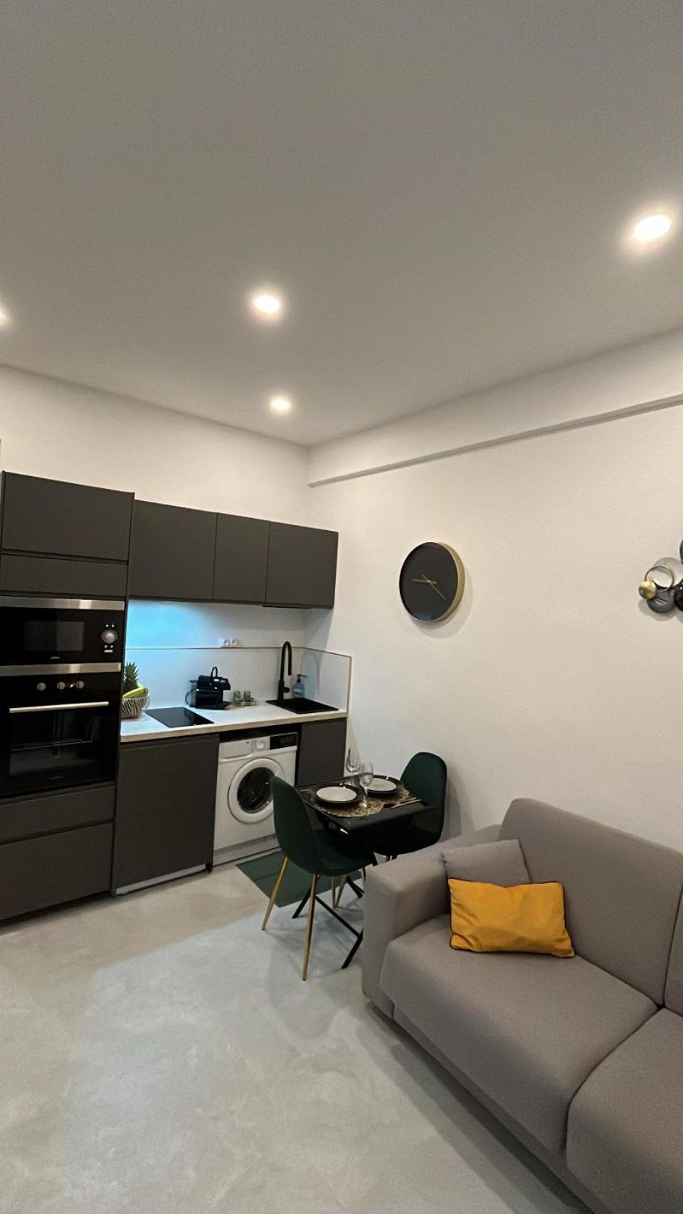 Centre Sur Avenue Jean Medecin A 8 Minutes De Marche Nice