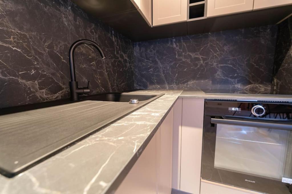 Avec 2 Jacuzzi Balneo, Parking