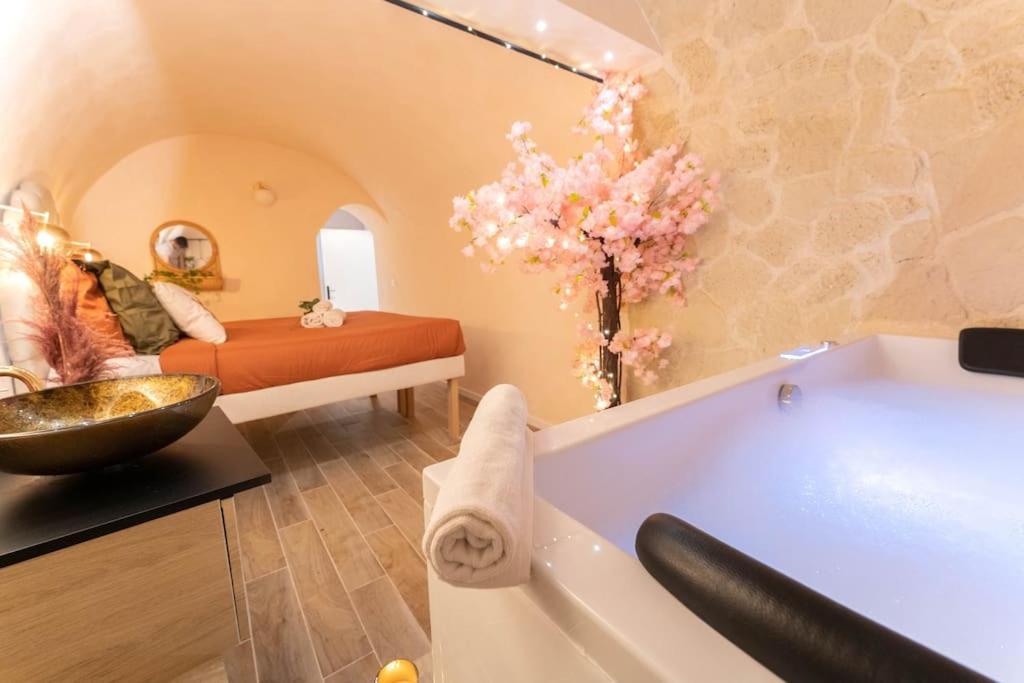 Avec 2 Jacuzzi Balneo, Parking