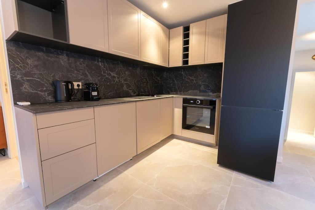 Apartment Avec 2 Jacuzzi Balneo, Parking *