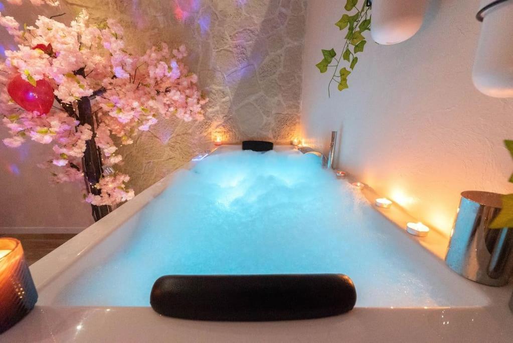 Avec 2 Jacuzzi Balneo, Parking