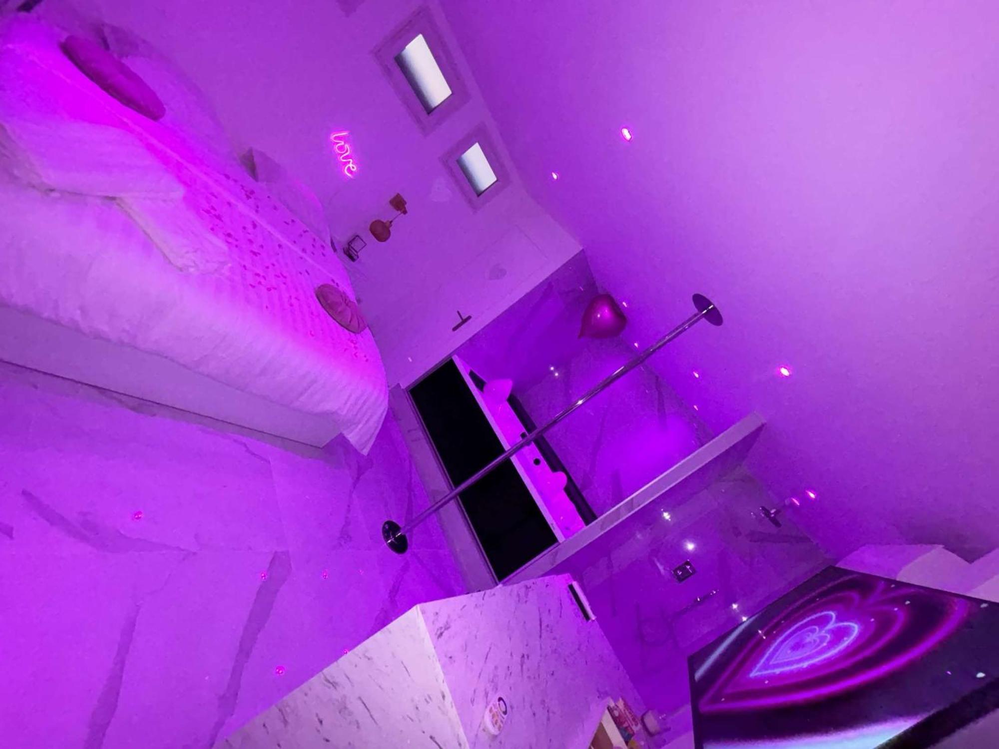 Pinkroom06 Nice