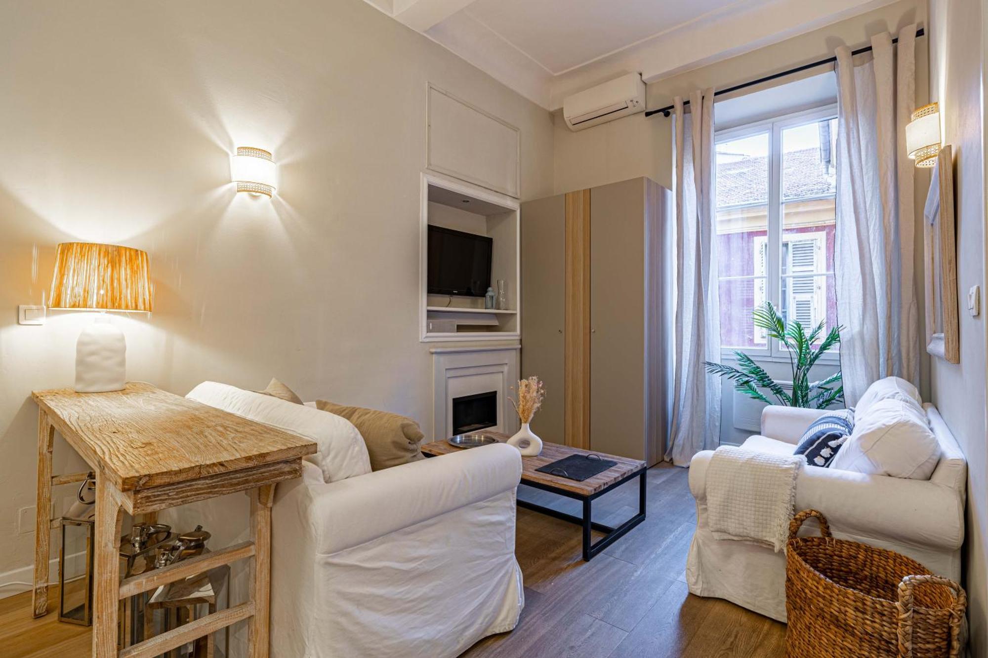 New!chic Oasis Apt, Heart Of Nice, Family Friendly, Walking To The Beach!