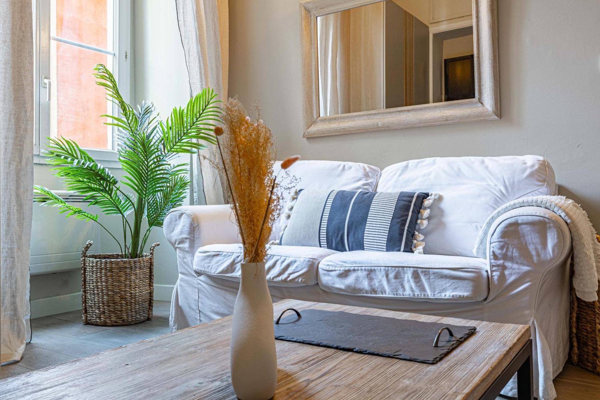 New!chic Oasis Apt, Heart Of Nice, Family Friendly, Walking To The Beach!