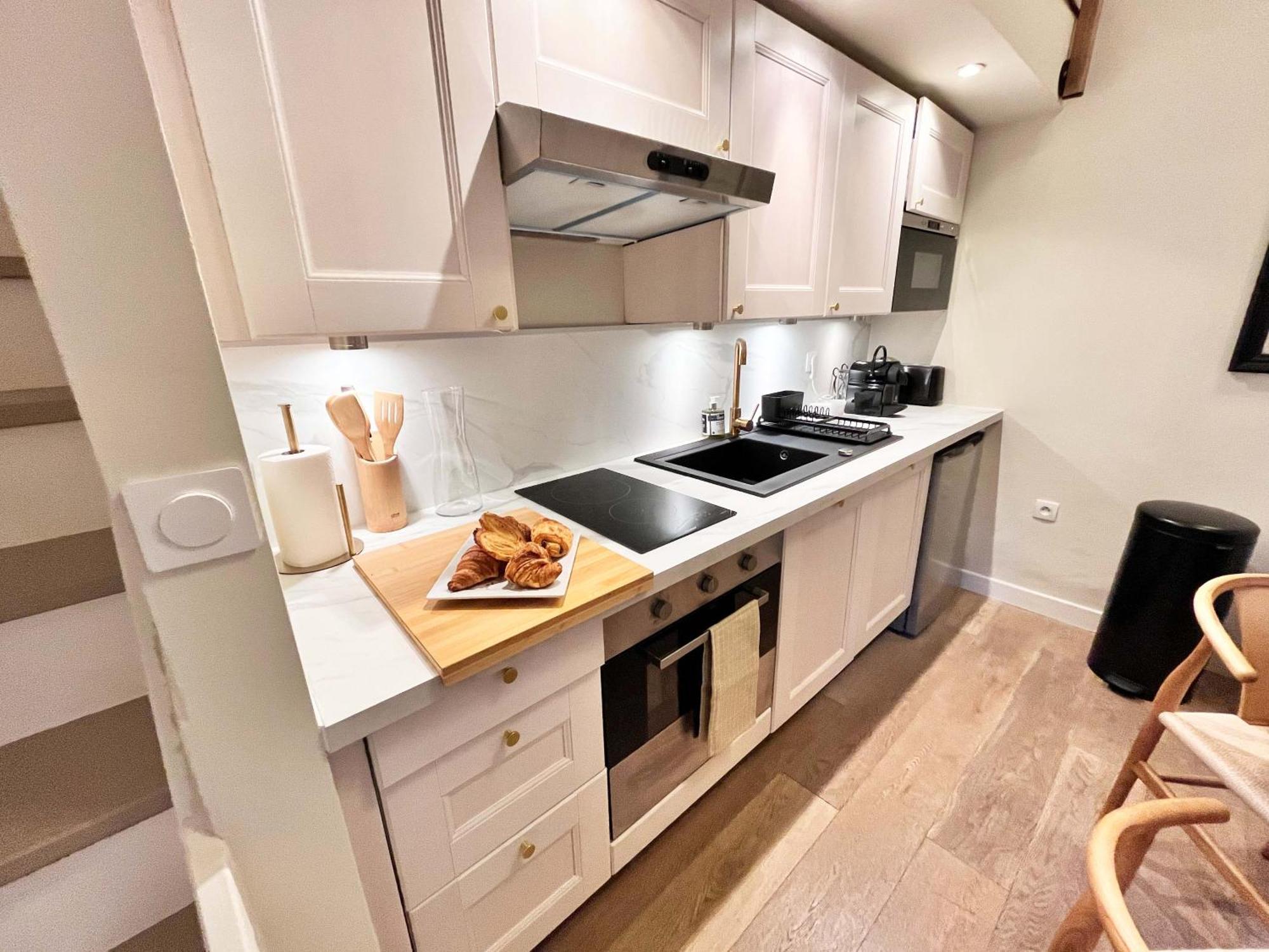 New!chic Oasis Apt, Heart Of Nice, Family Friendly, Walking To The Beach! Apartment