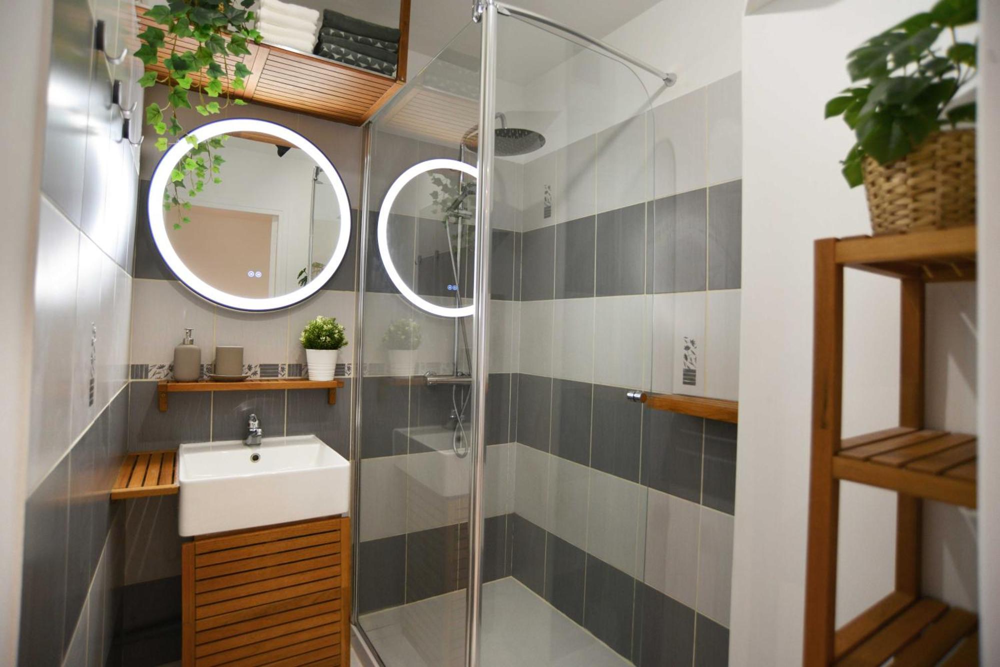 Apartment 50 M & Tram Superbe Recent *