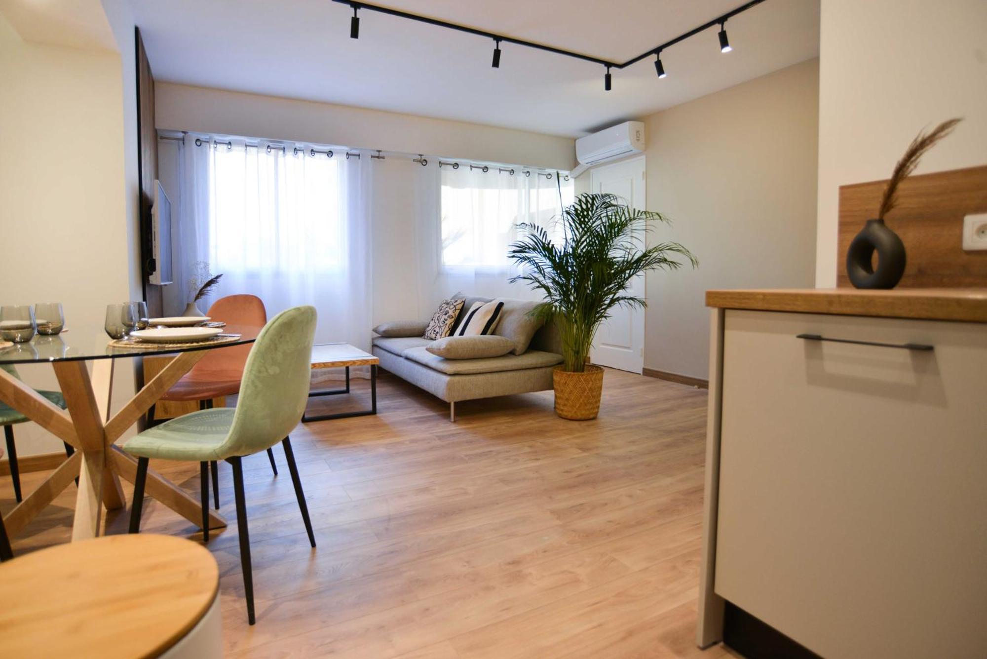 50 M & Tram Superbe Recent Apartment