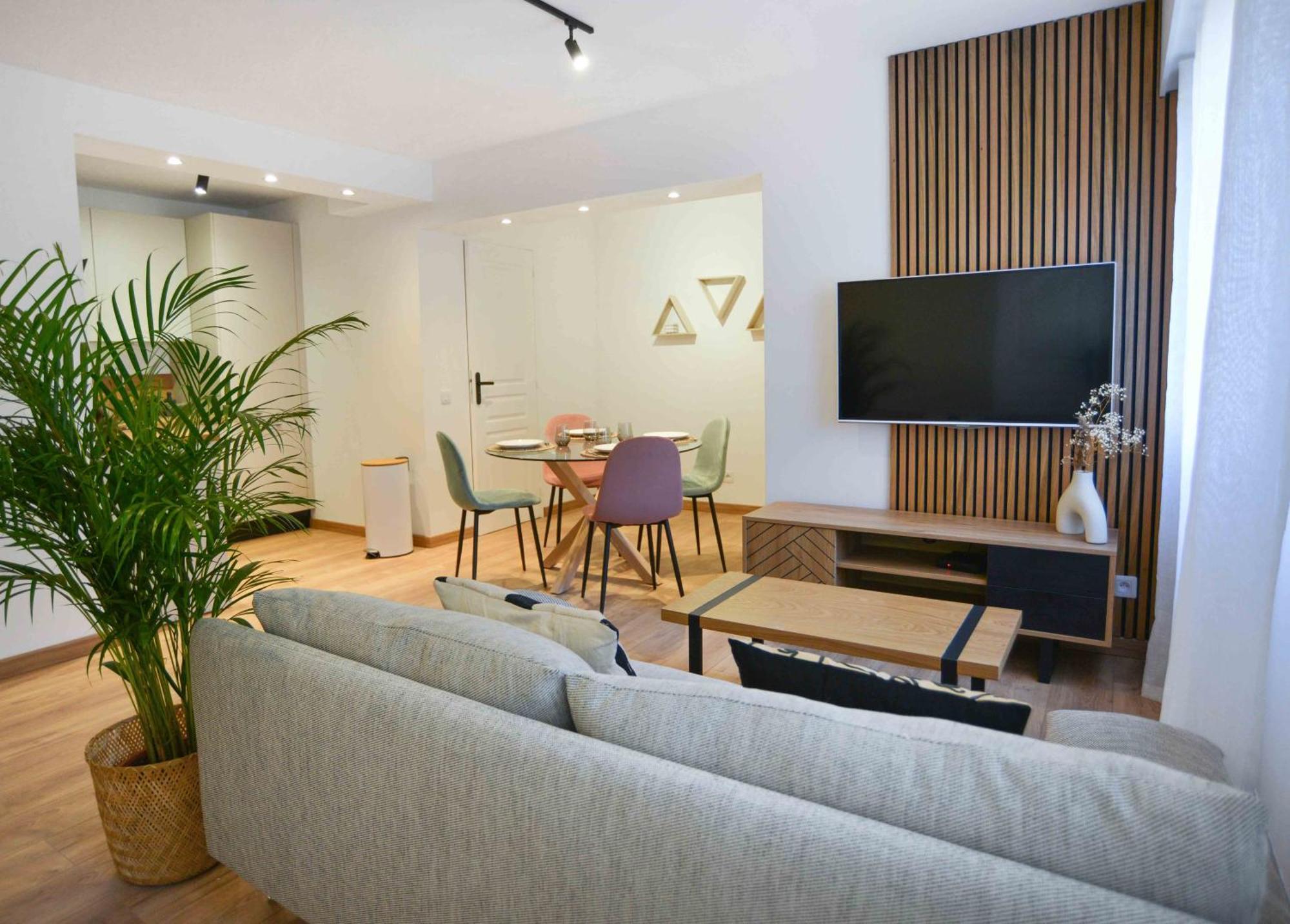 Apartment 50 M & Tram Superbe Recent