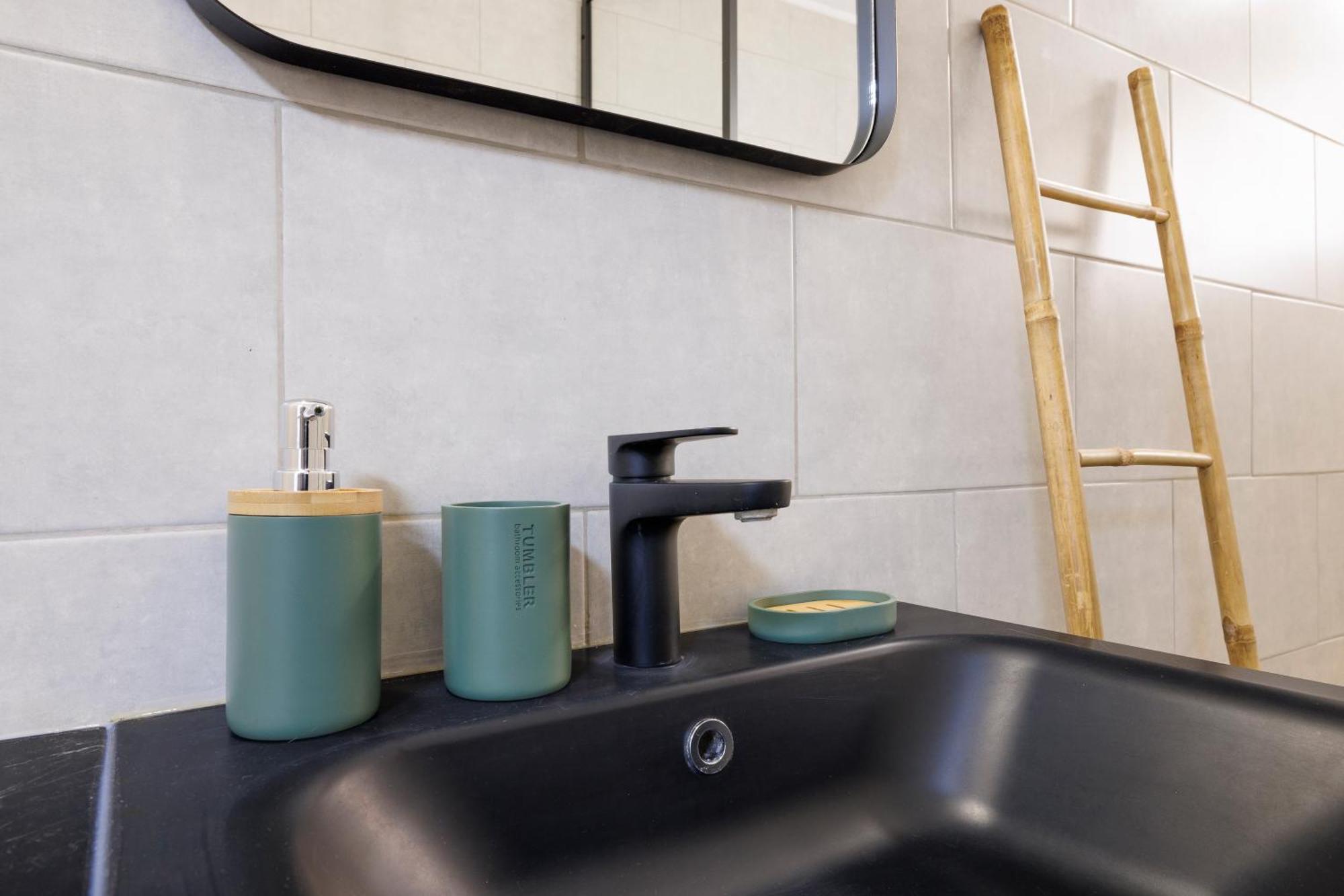 Apartment Renting - Philibert - Elegant Spacious Quiet Near The Port Free Parking Nice