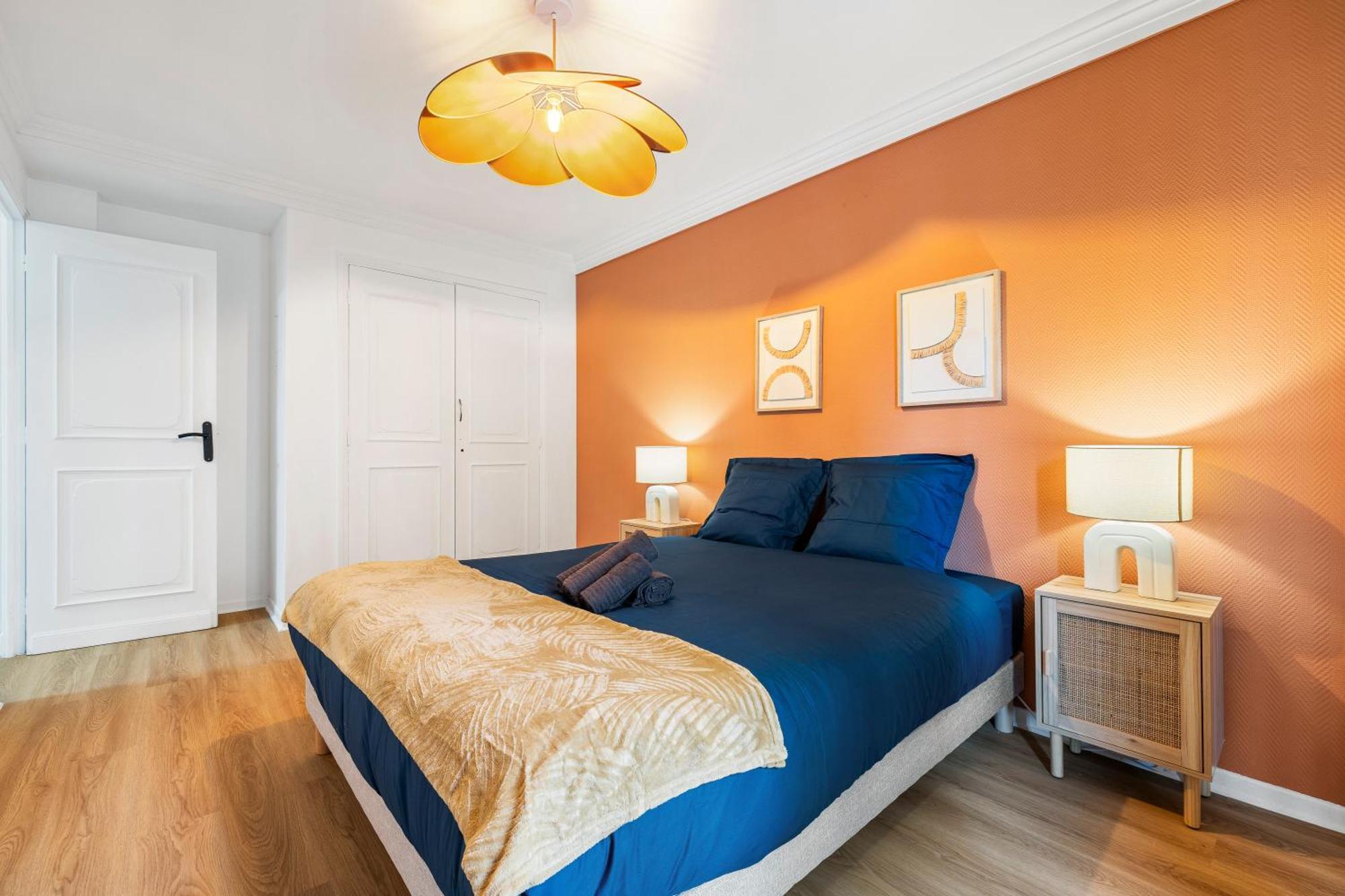 Renting - Philibert - Elegant Spacious Quiet Near The Port Free Parking Apartment *