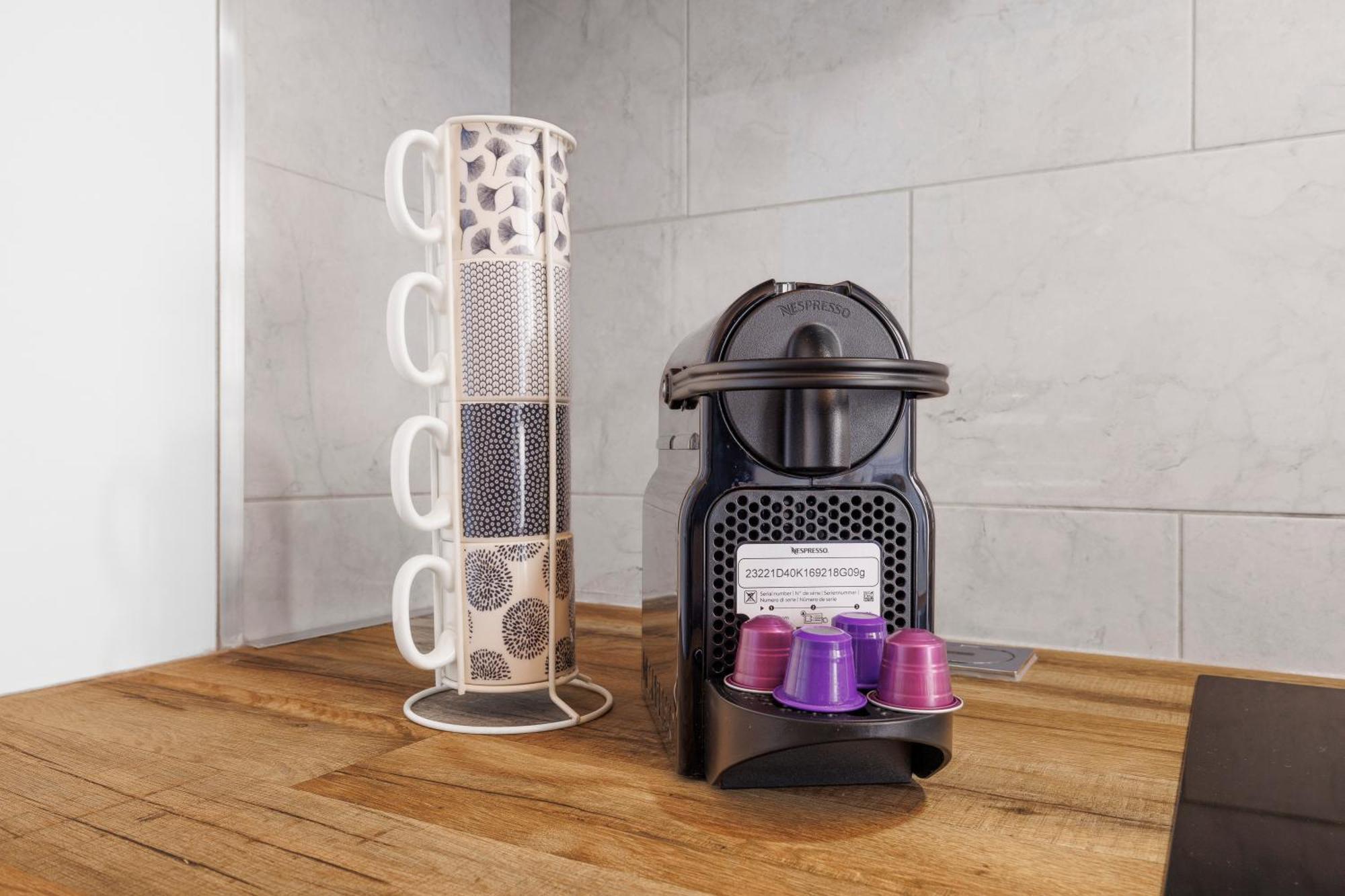 Renting - Philibert - Elegant Spacious Quiet Near The Port Free Parking Apartment *