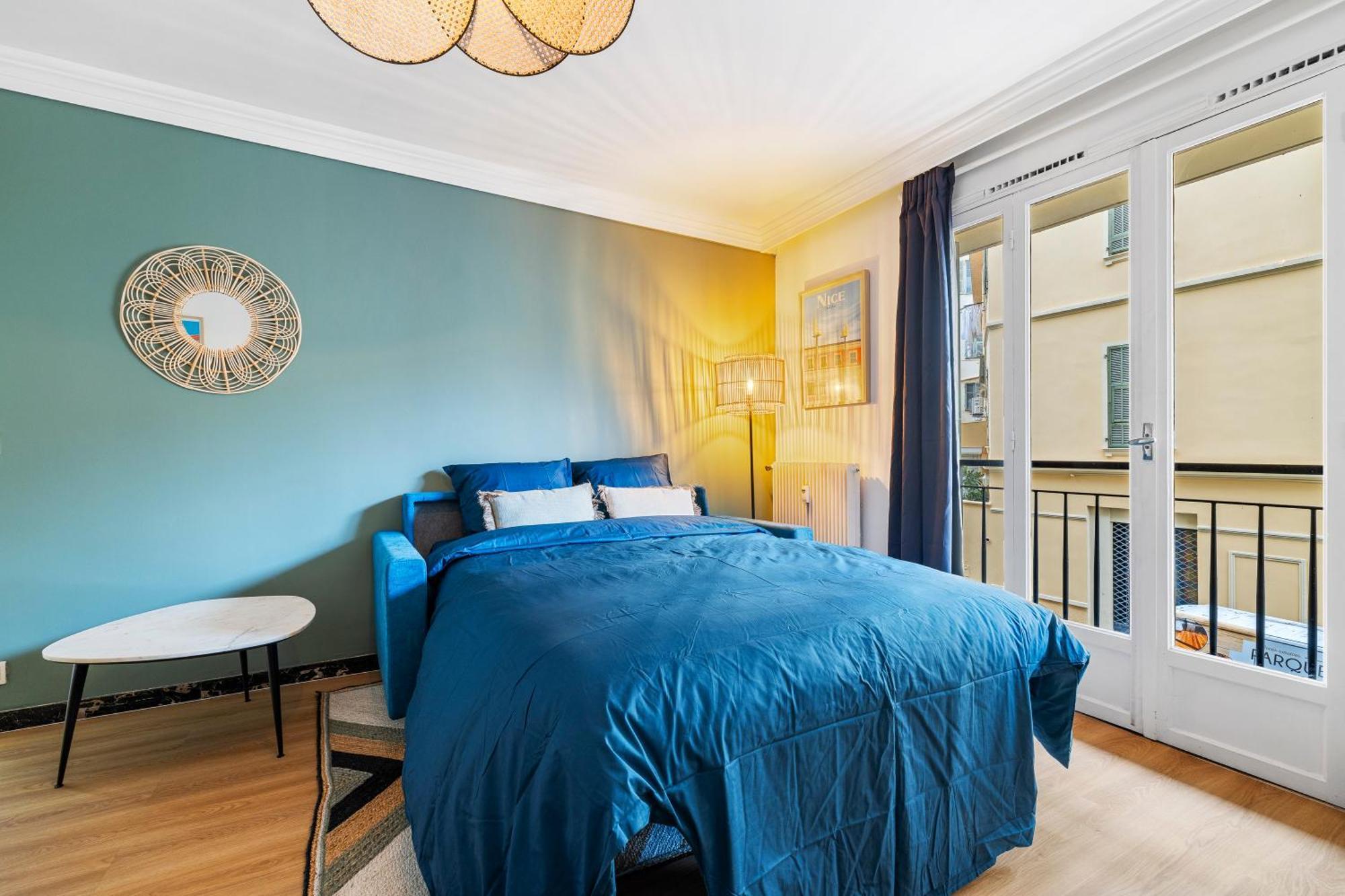 Apartment Renting - Philibert - Elegant Spacious Quiet Near The Port Free Parking *